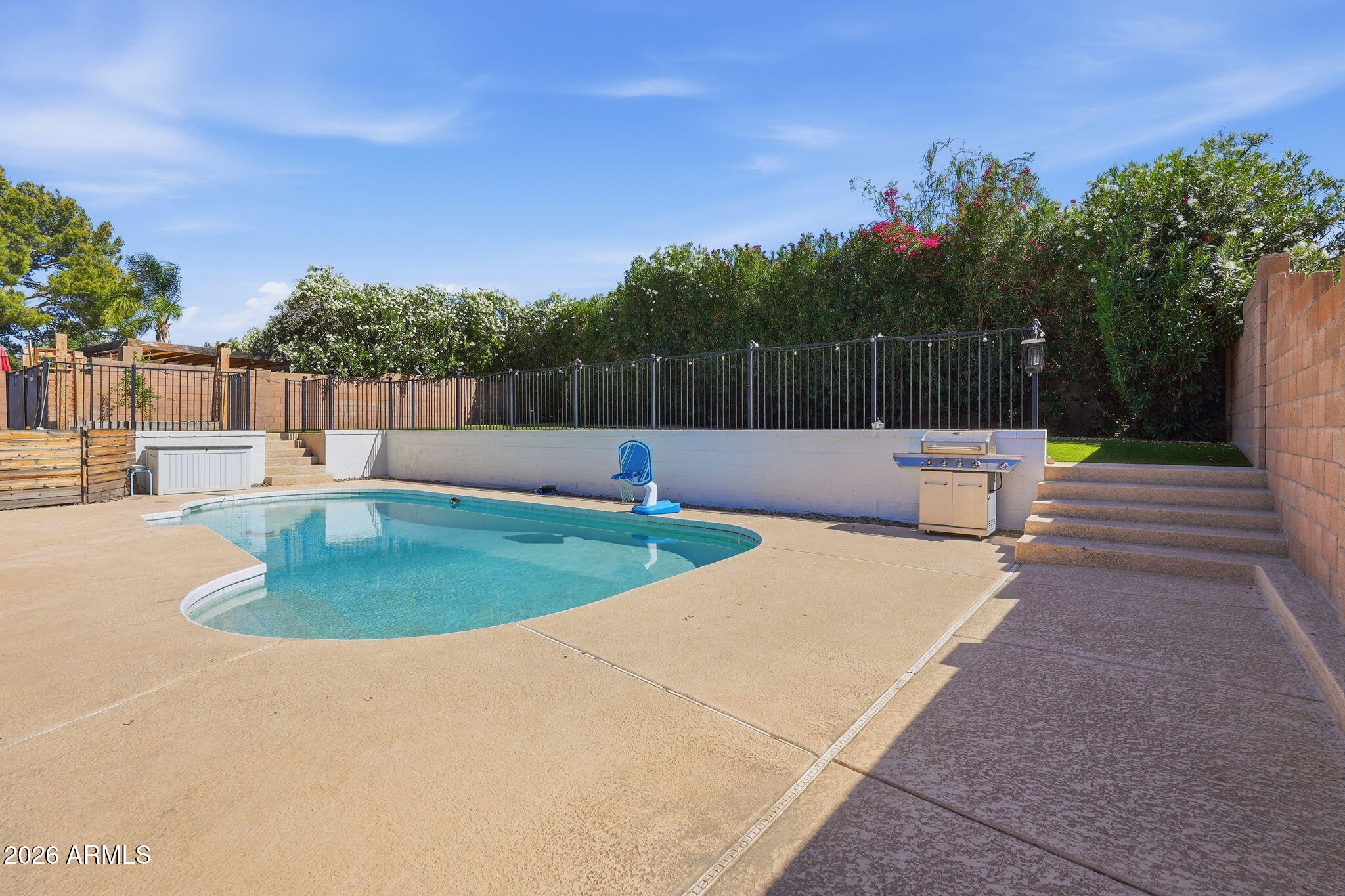 2525 E VISTA Drive