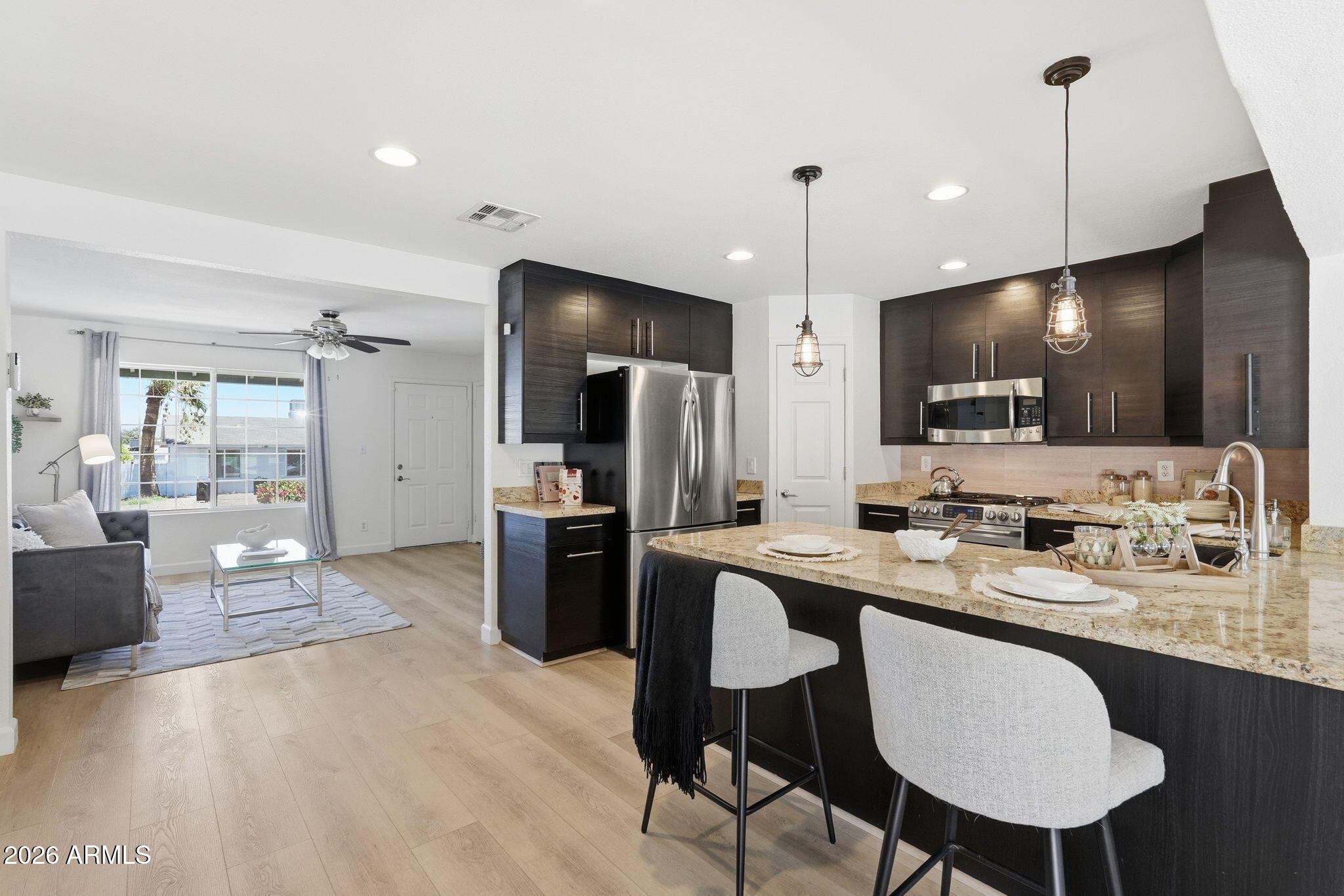 2525 E VISTA Drive