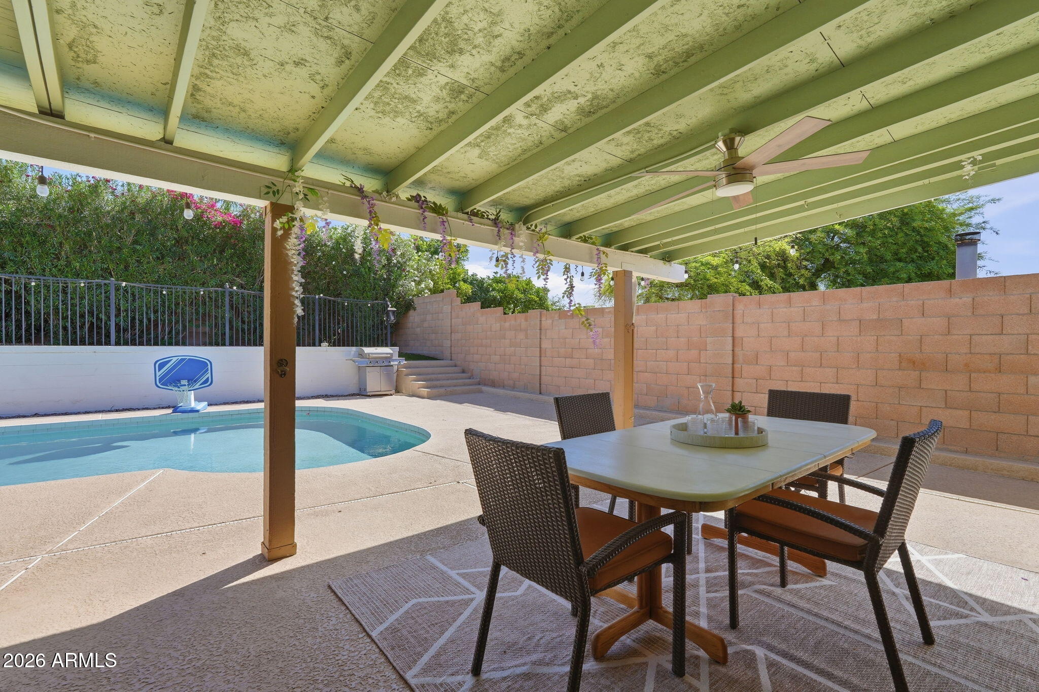 2525 E VISTA Drive