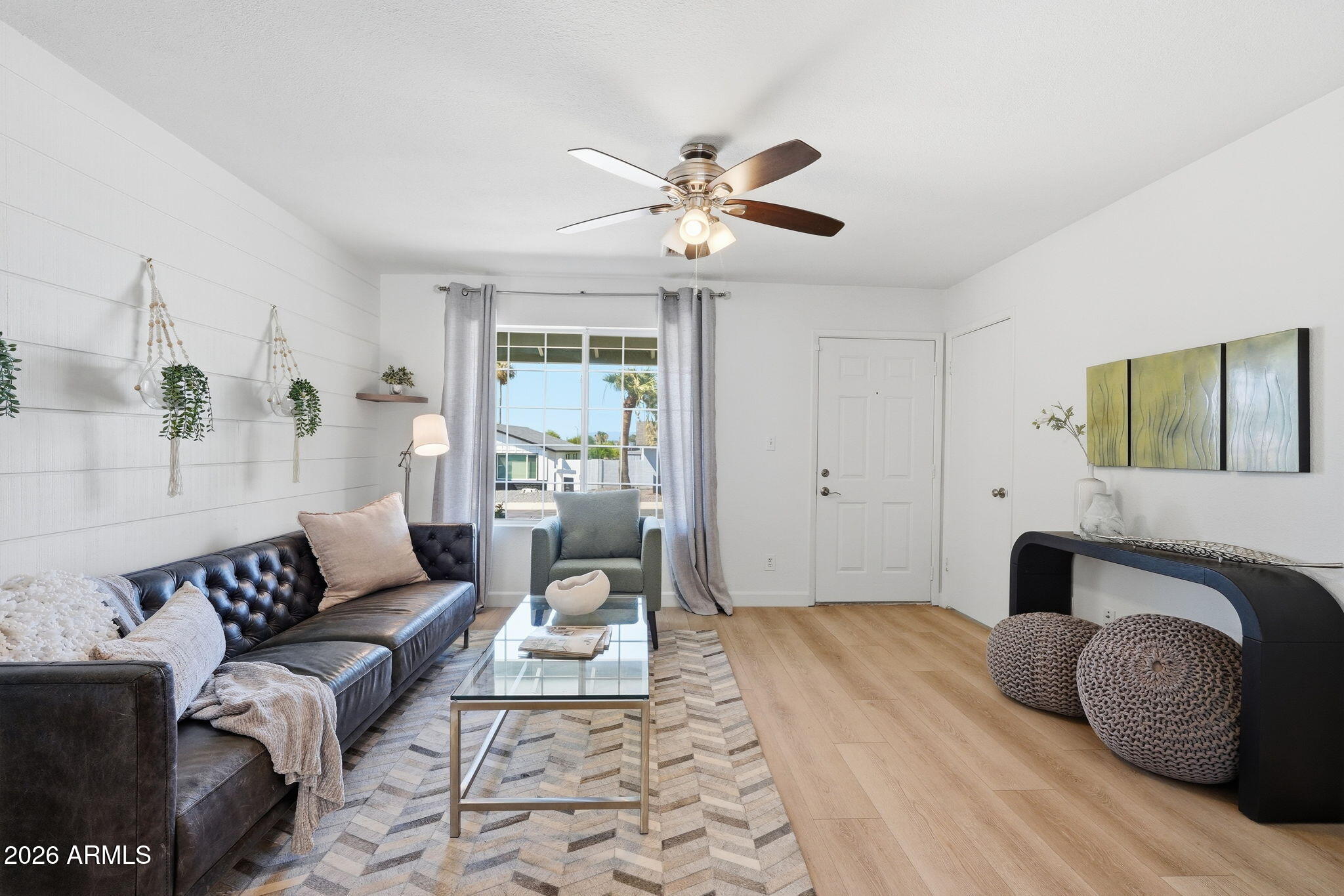 2525 E VISTA Drive