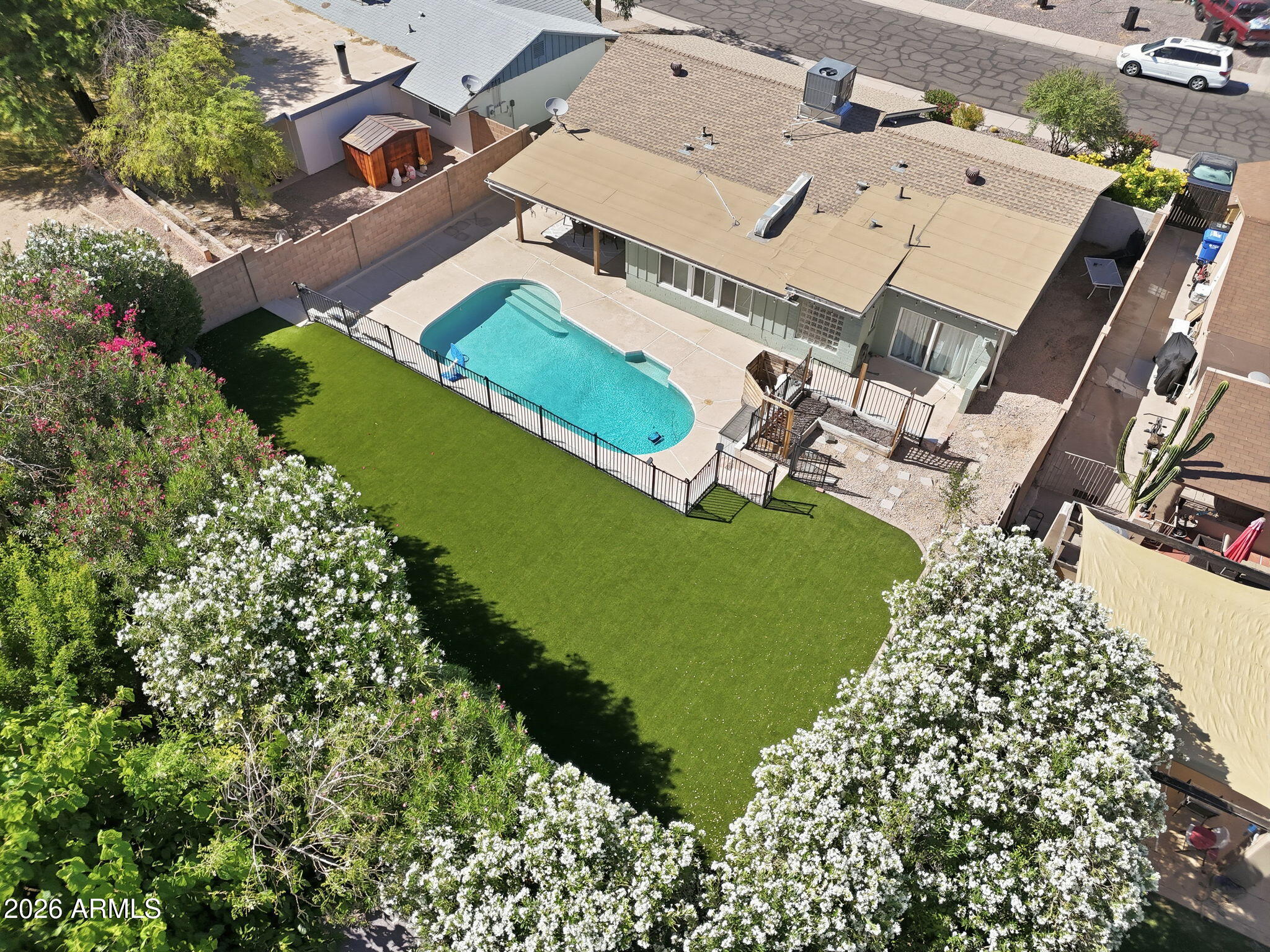 2525 E VISTA Drive
