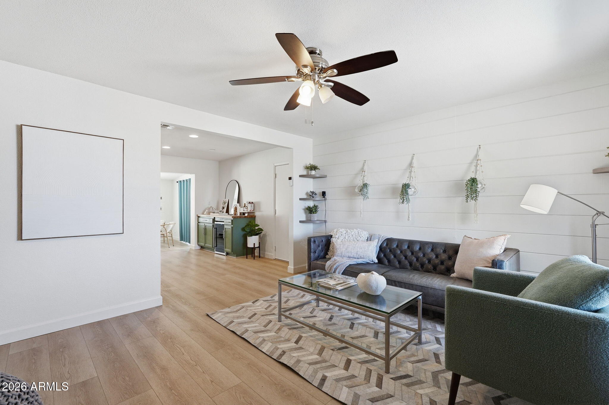 2525 E VISTA Drive