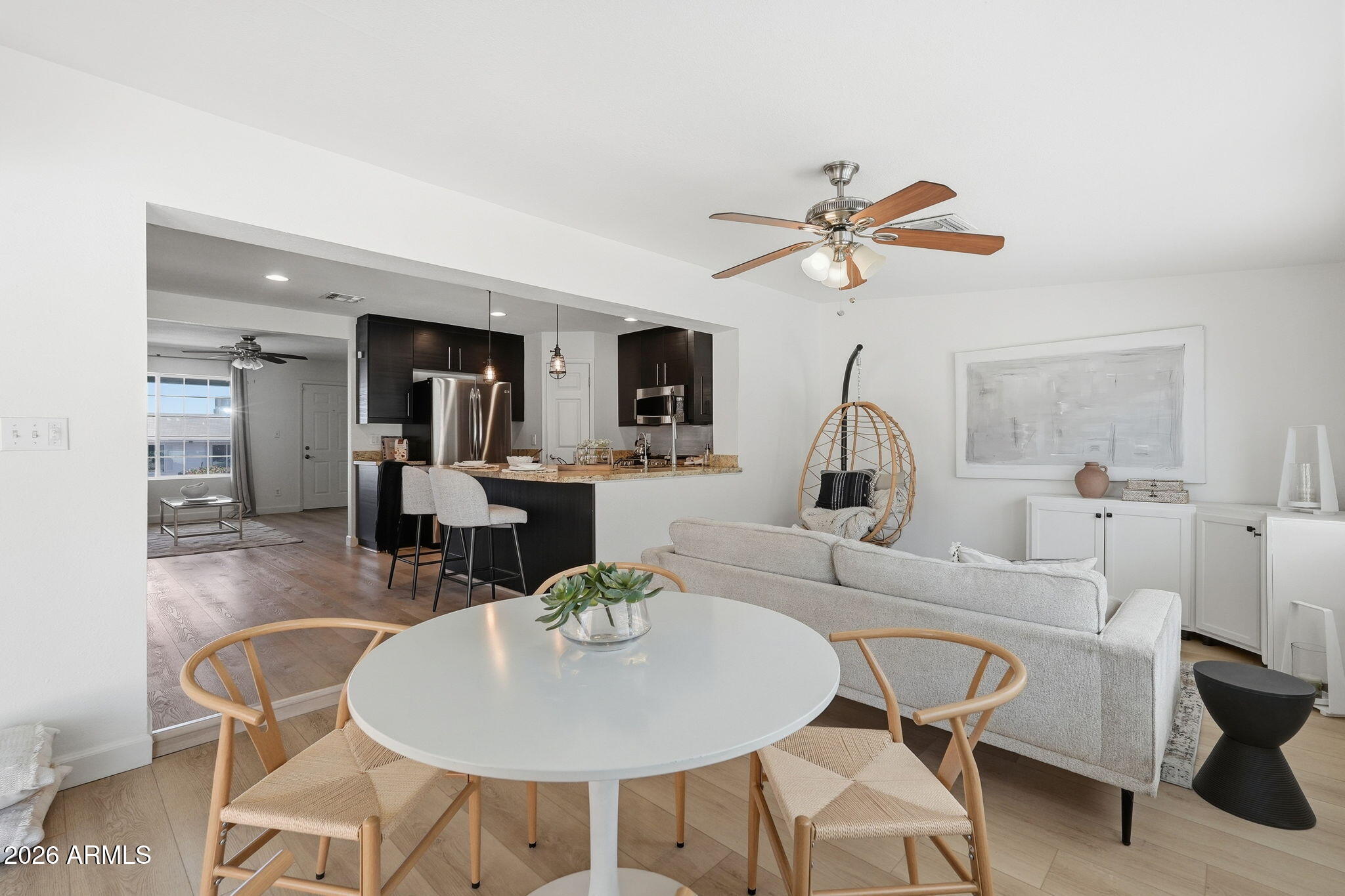 2525 E VISTA Drive