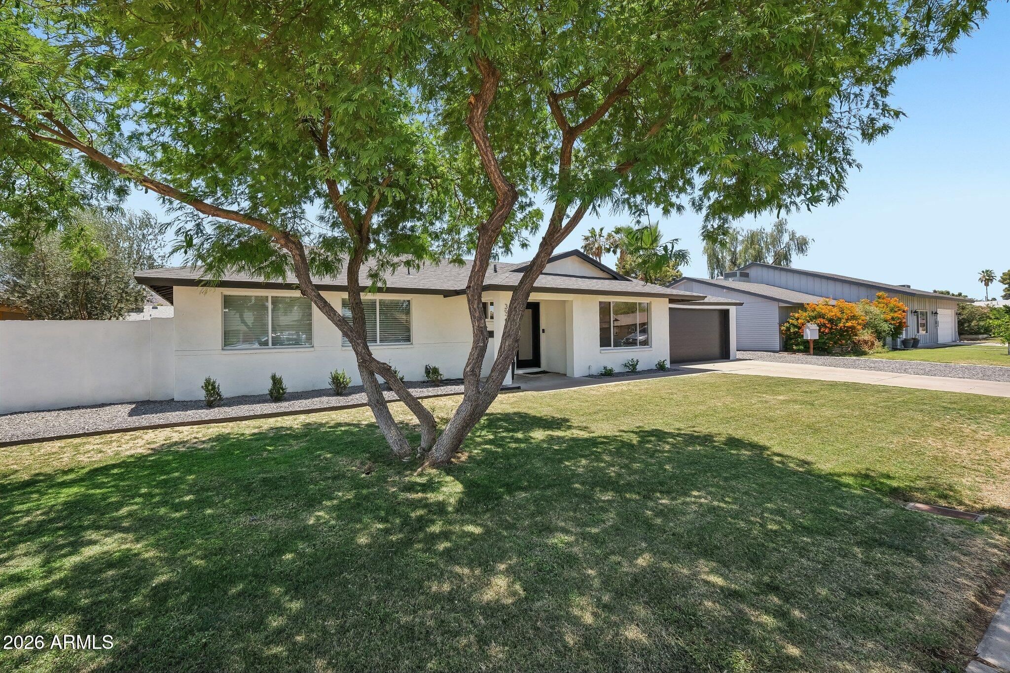 3927 E DESERT COVE Avenue
