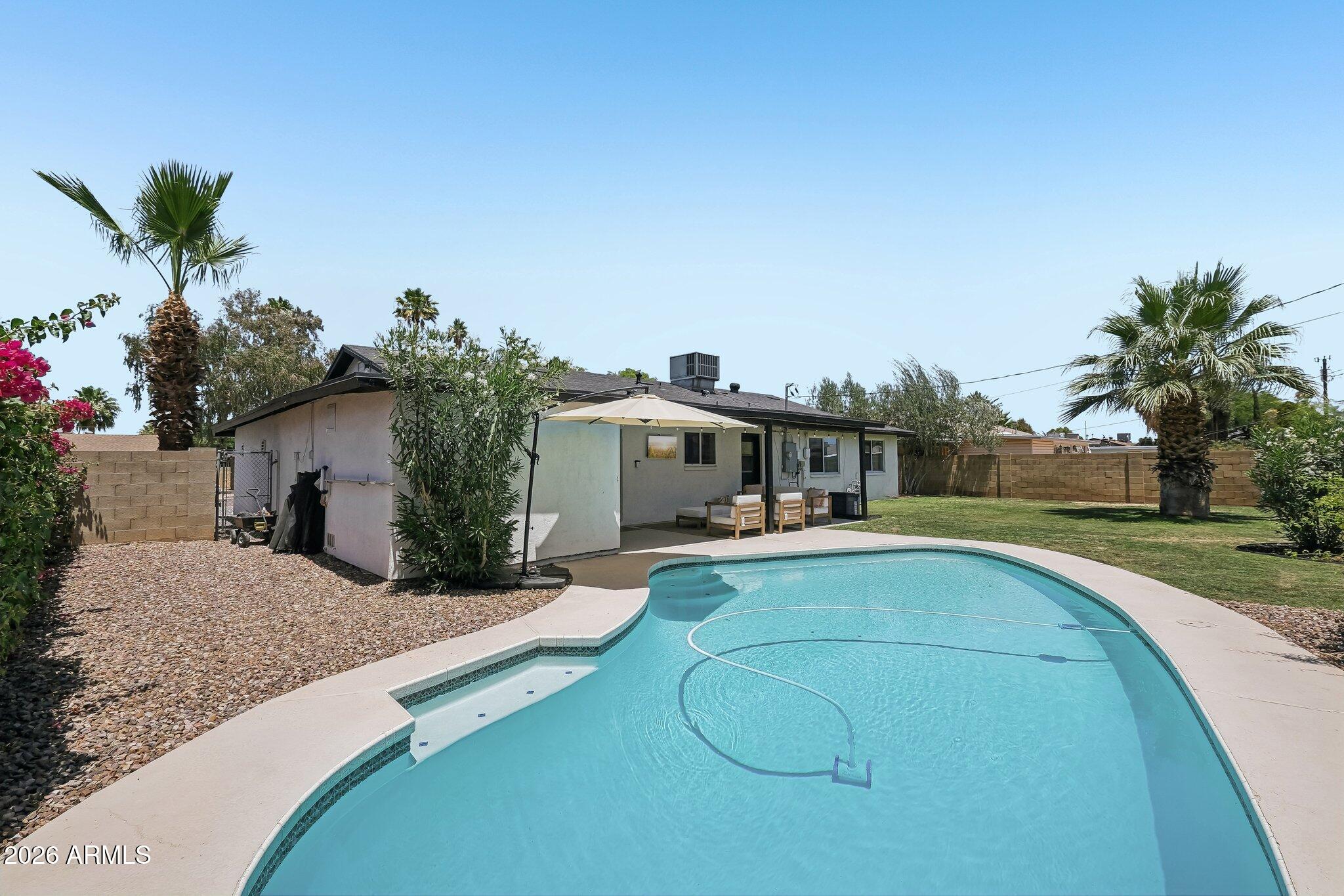 3927 E DESERT COVE Avenue