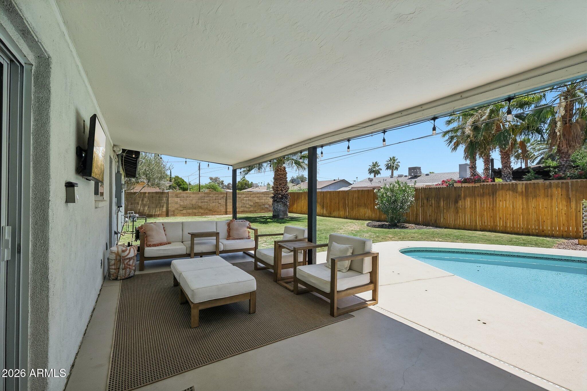 3927 E DESERT COVE Avenue
