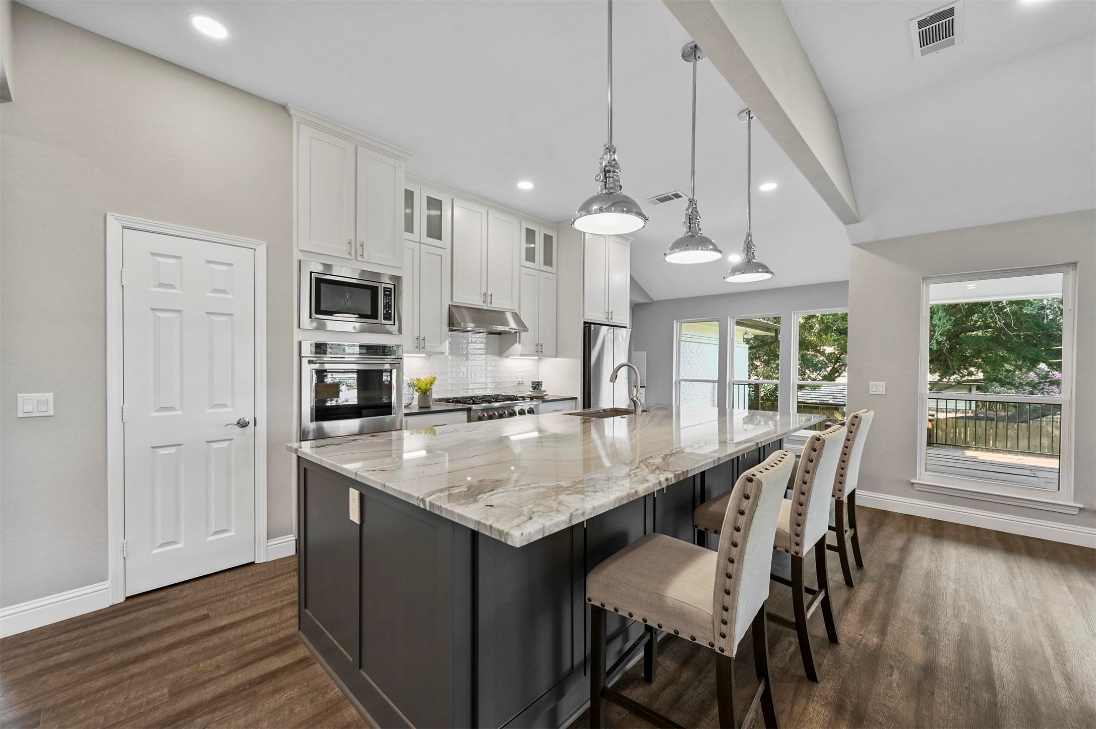 1217 Crest Drive