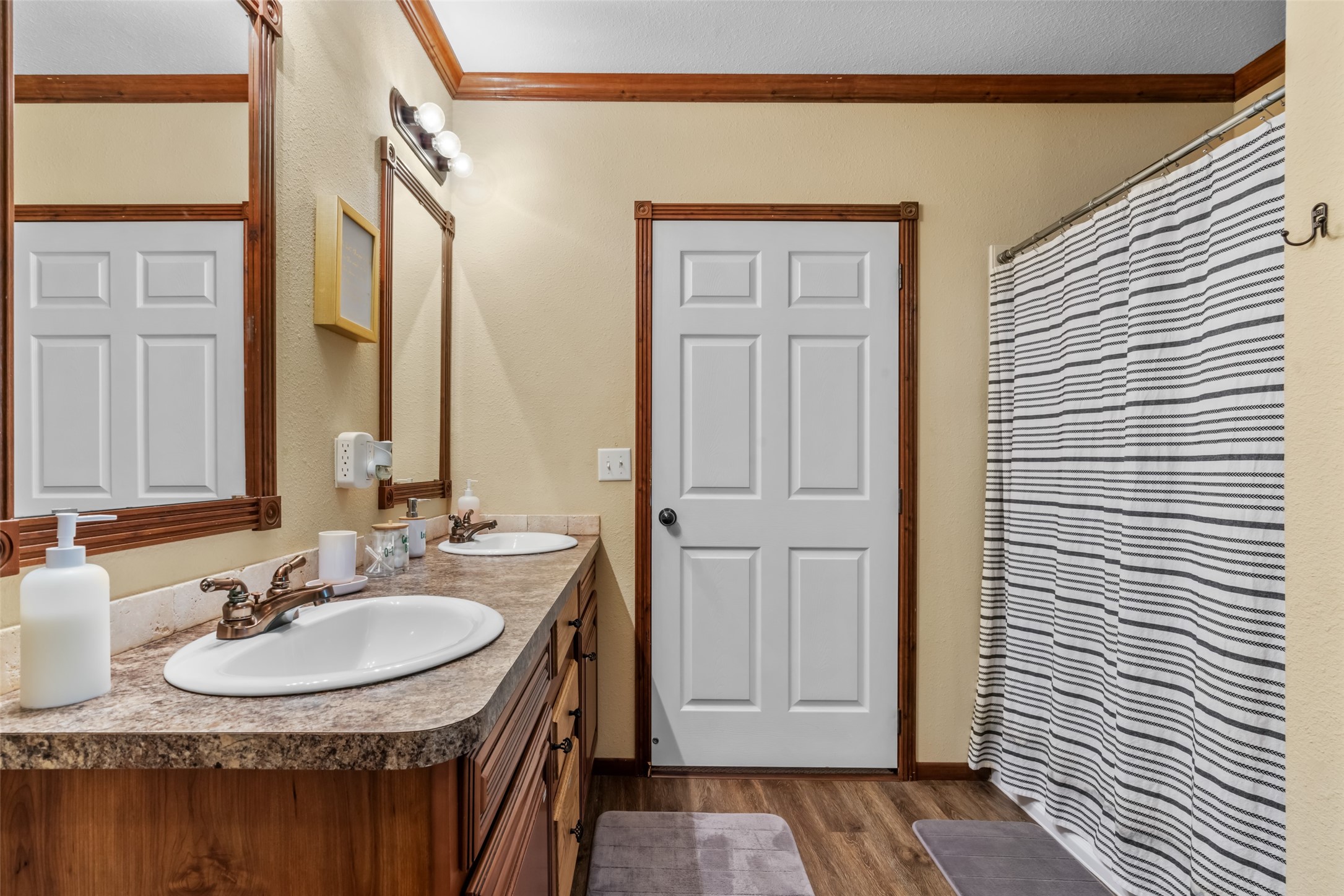 2518 River View Trail