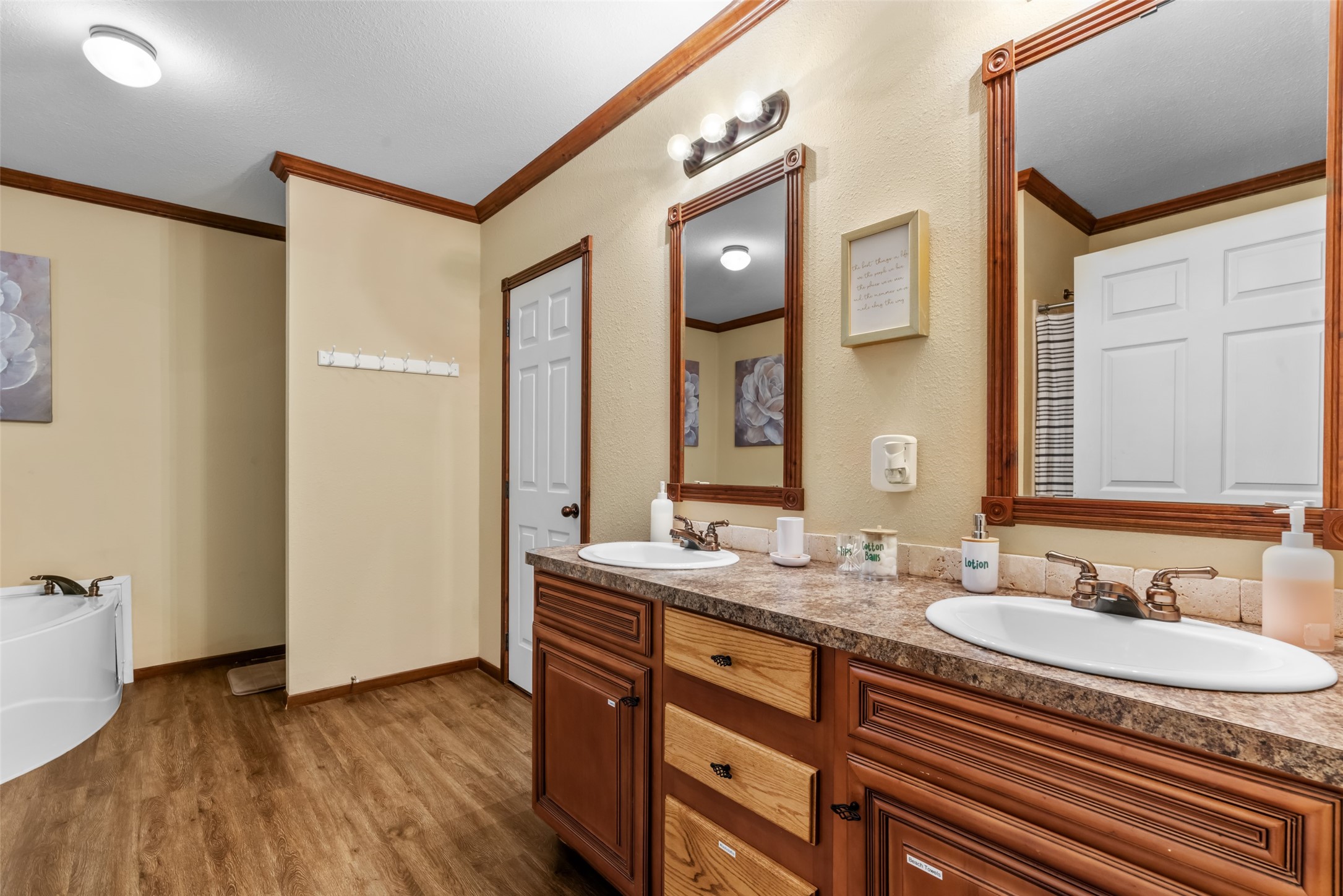 2518 River View Trail