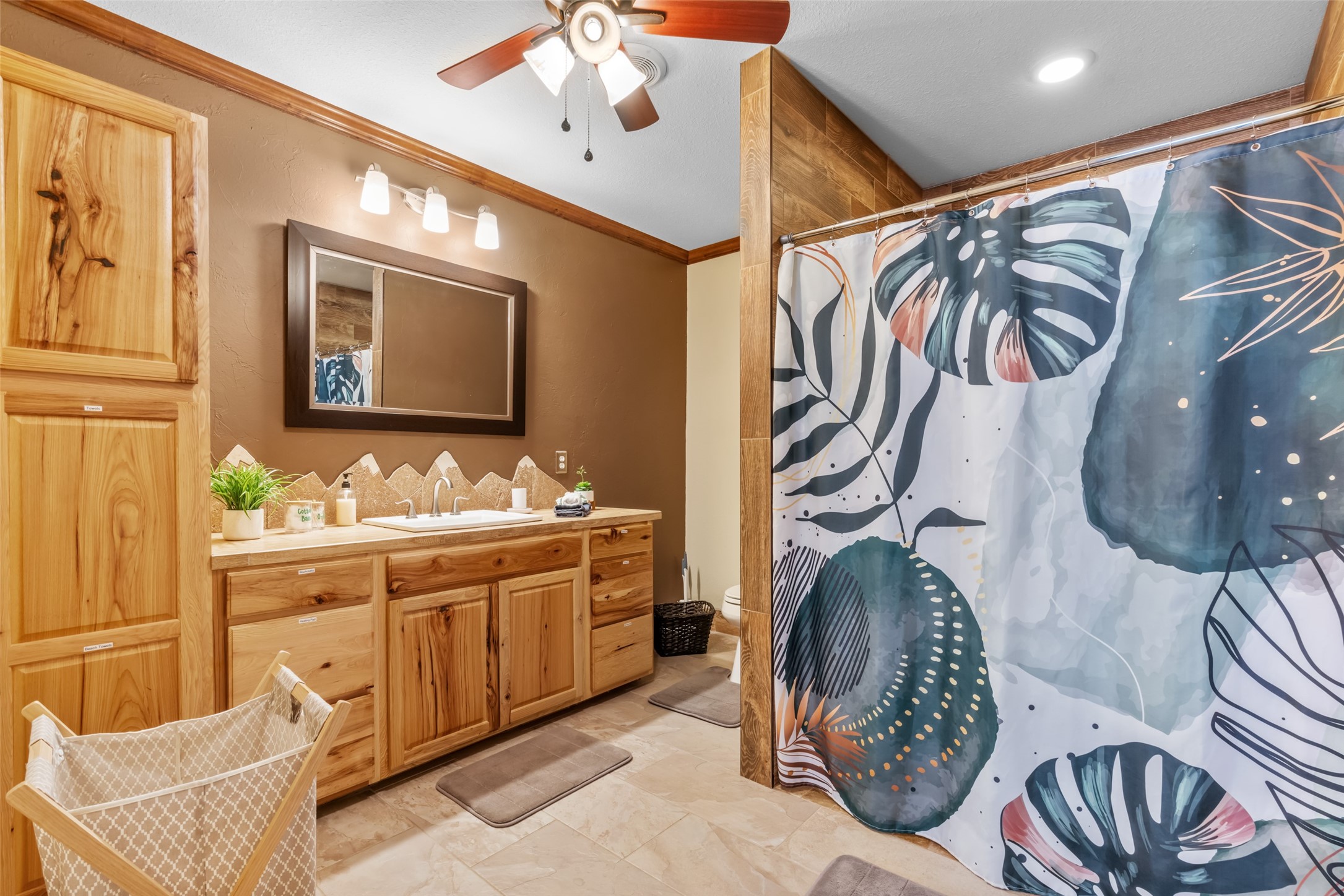 2518 River View Trail