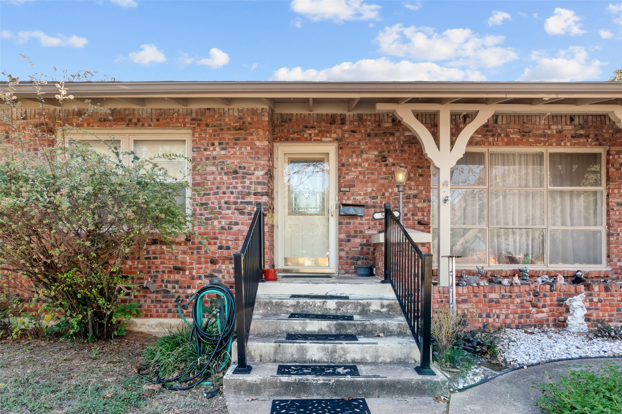 545 Hurstview Drive