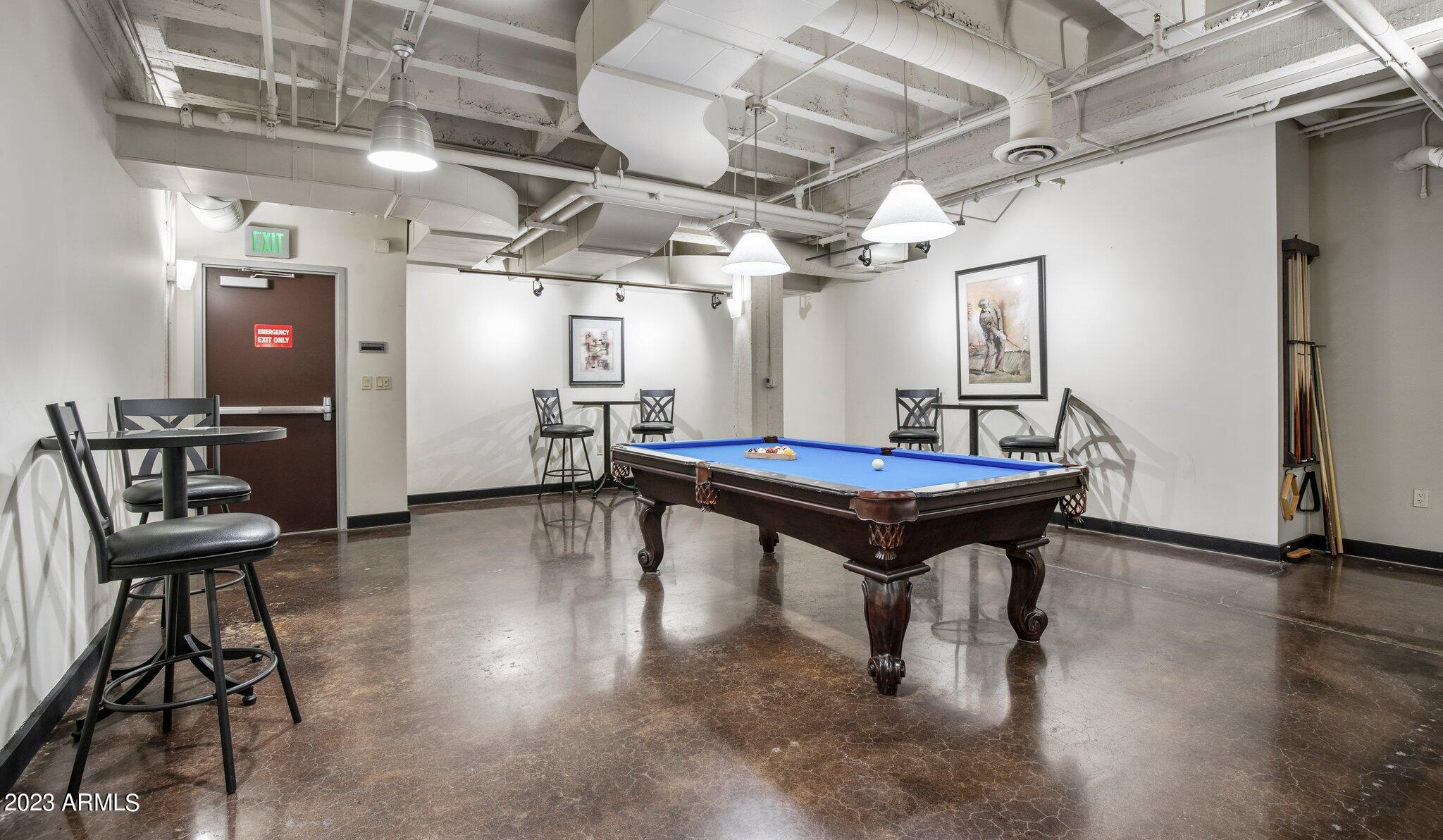 114 W ADAMS Street, 407