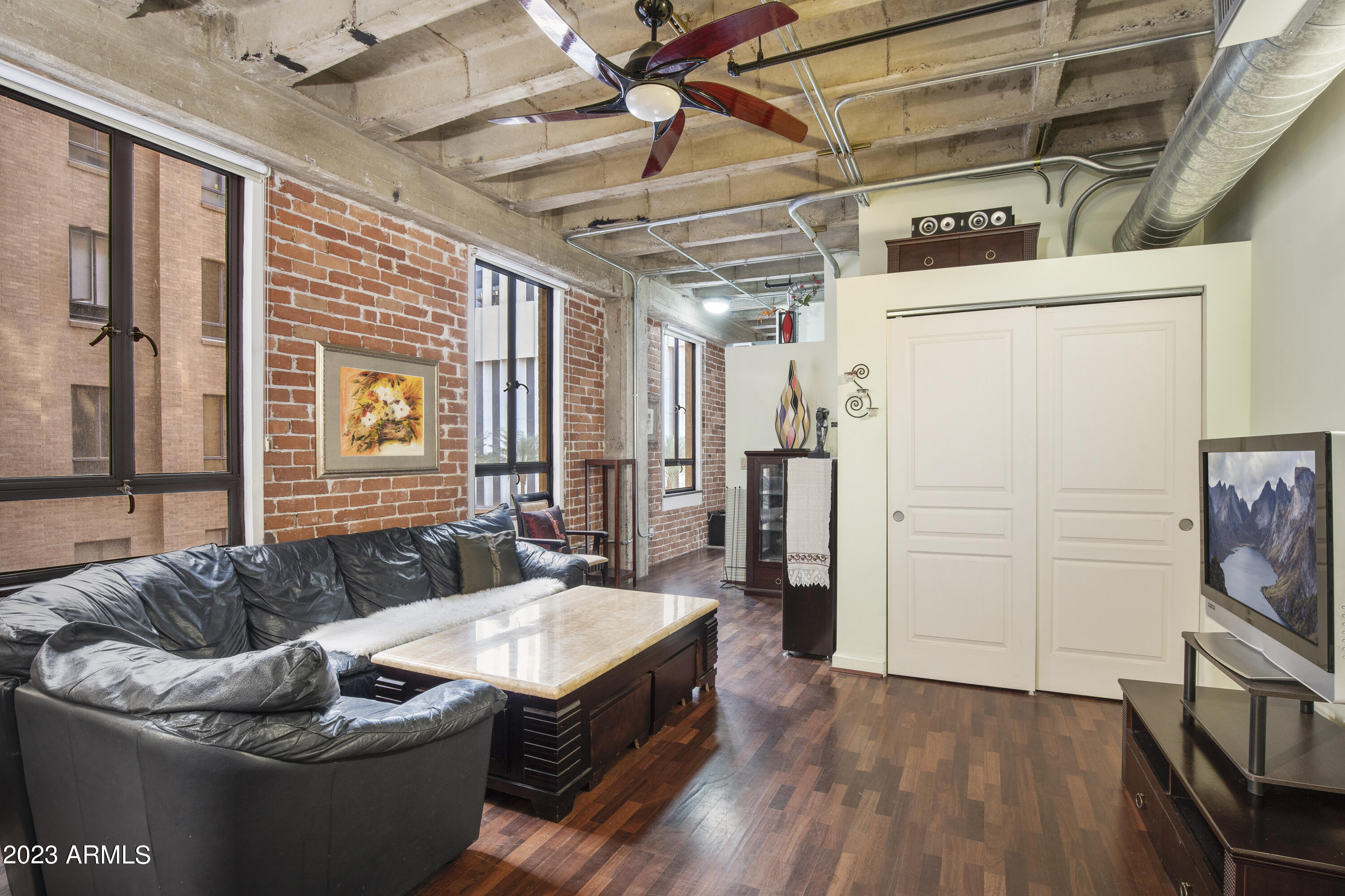 114 W ADAMS Street, 407