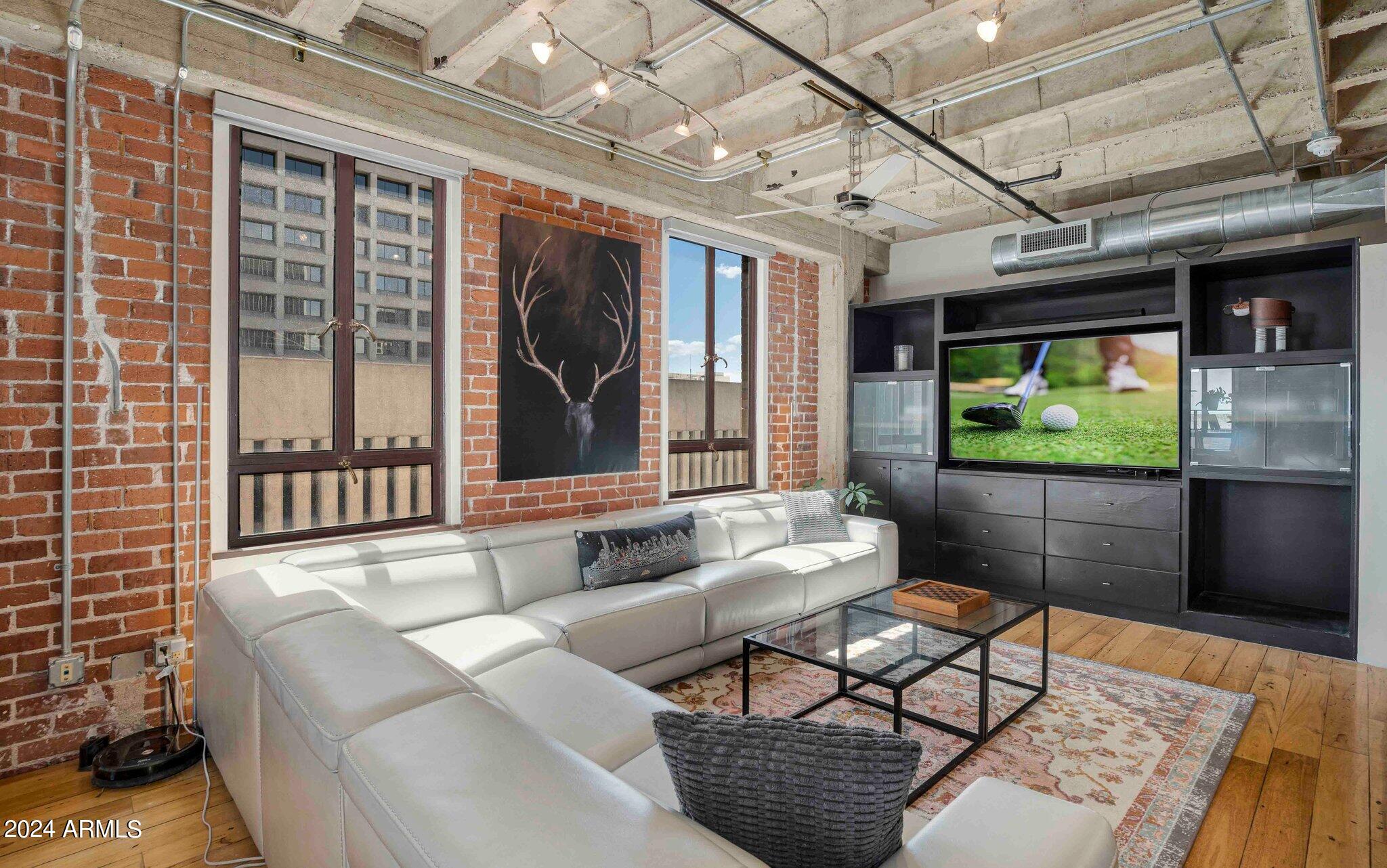 114 W ADAMS Street 808