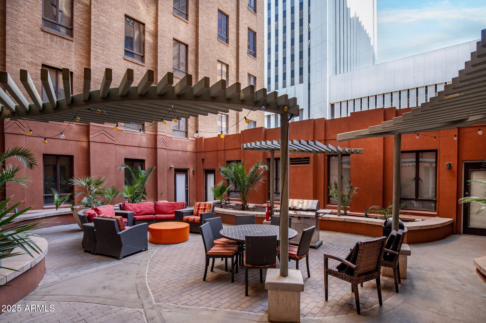 114 W ADAMS Street 807