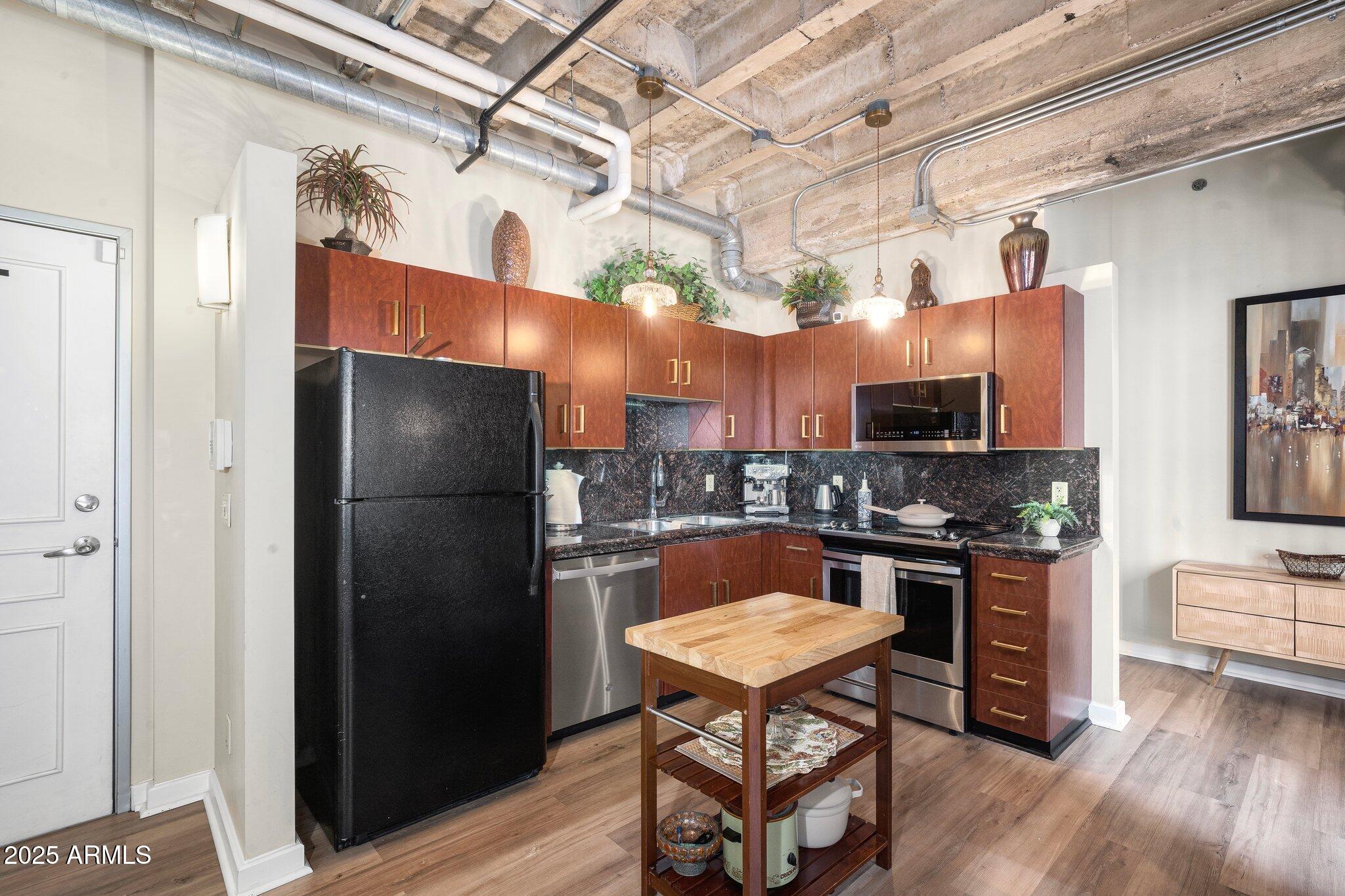 114 W ADAMS Street 807