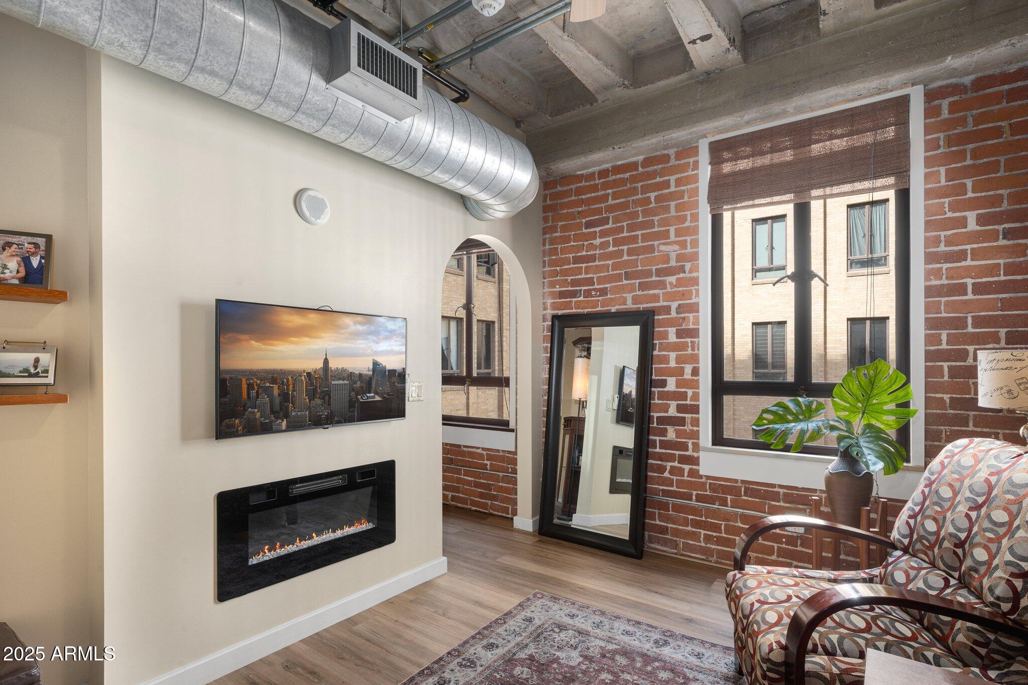 114 W ADAMS Street 807