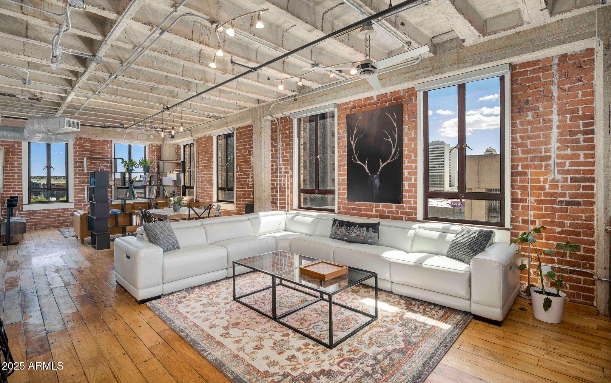 114 W ADAMS Street 808