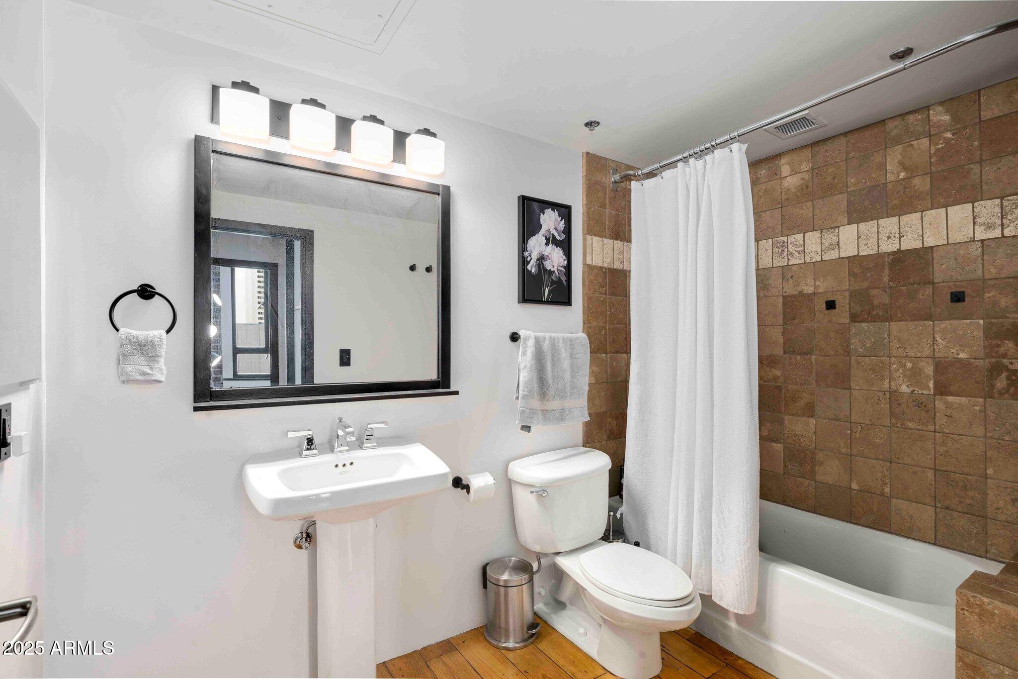 114 W ADAMS Street 808