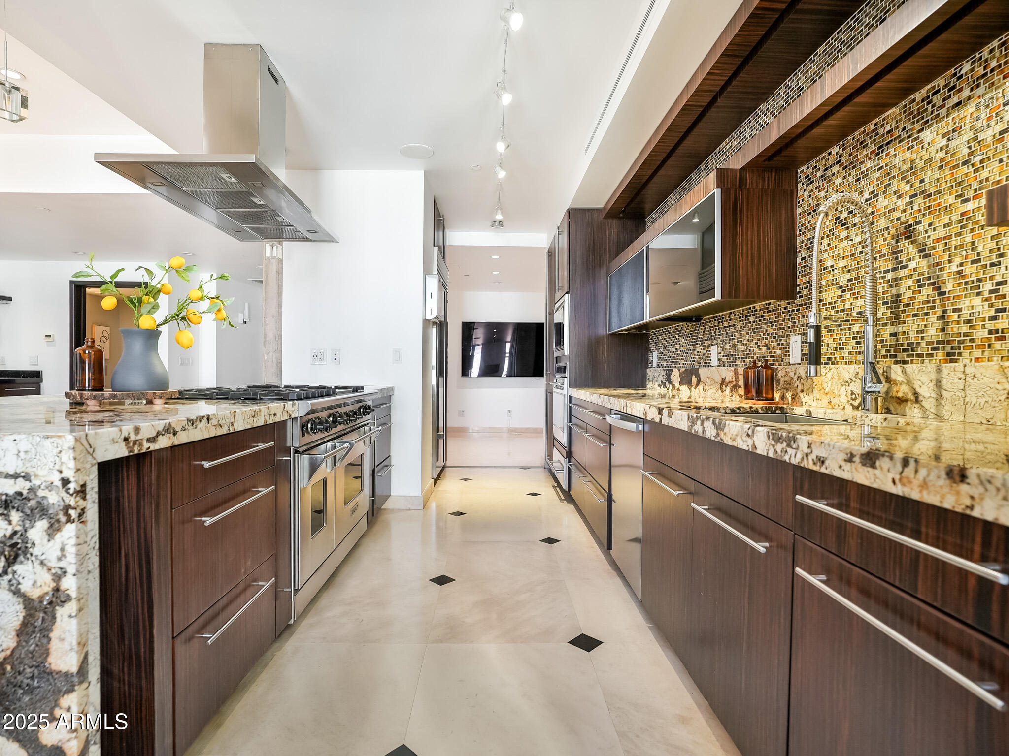 114 W ADAMS Street PH