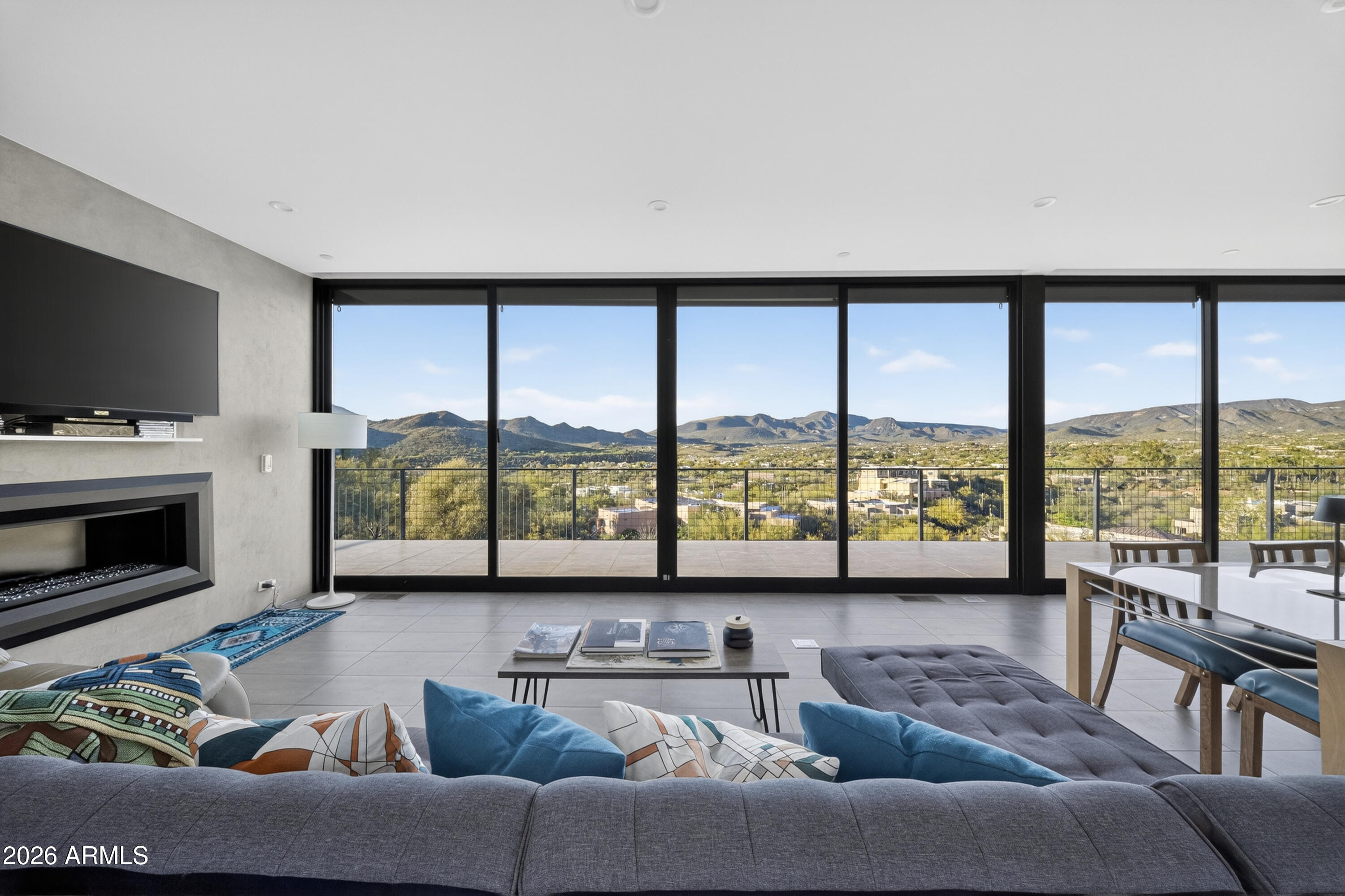 5721 E MIRAMONTE Drive