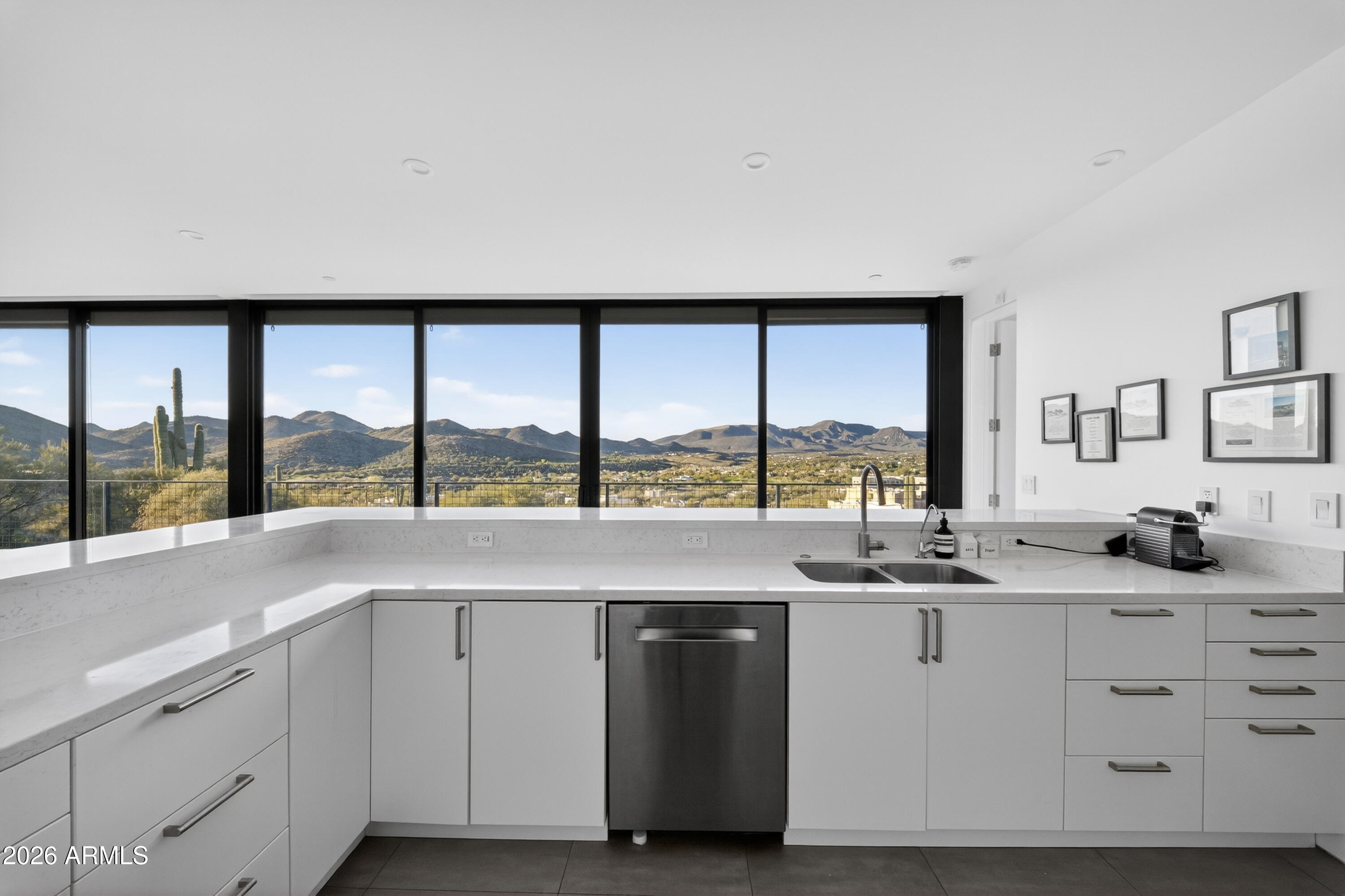 5721 E MIRAMONTE Drive