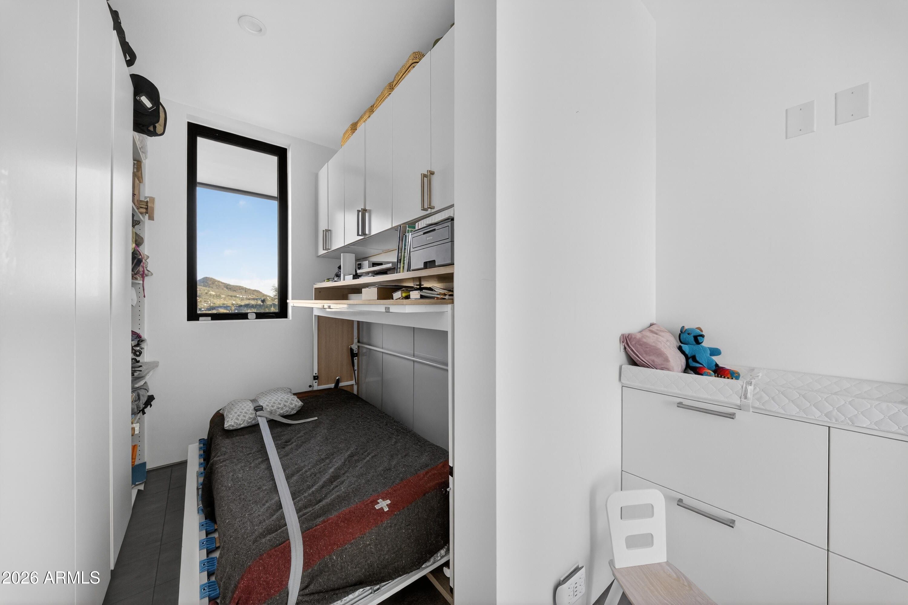 5721 E MIRAMONTE Drive