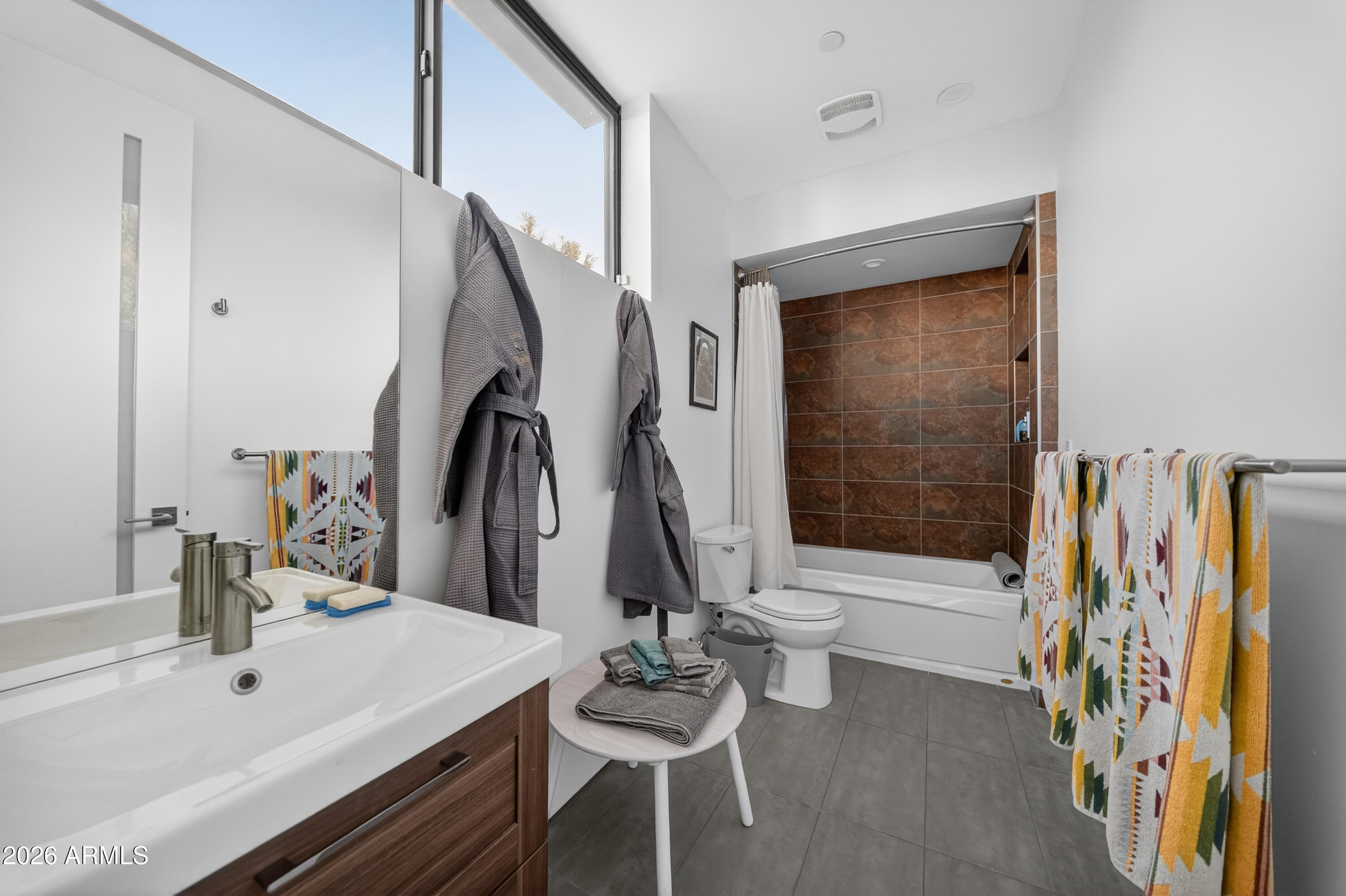 5721 E MIRAMONTE Drive