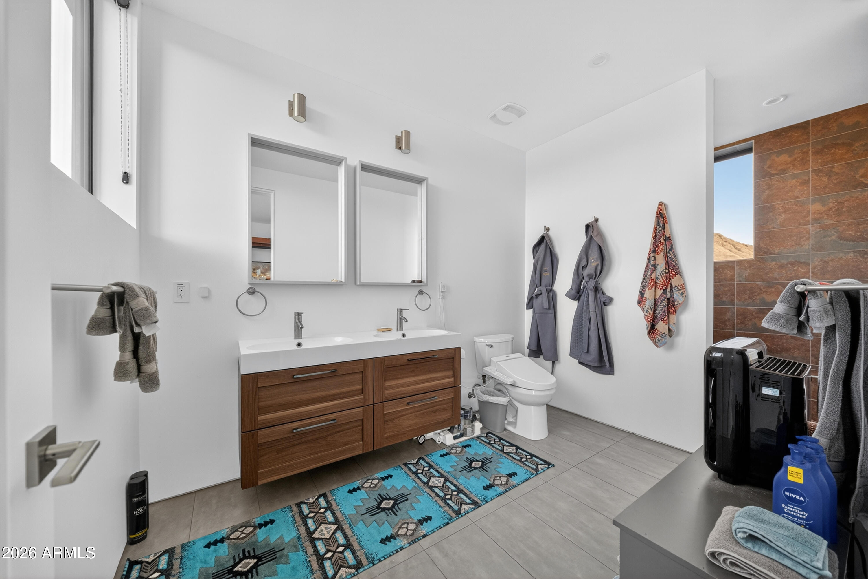 5721 E MIRAMONTE Drive