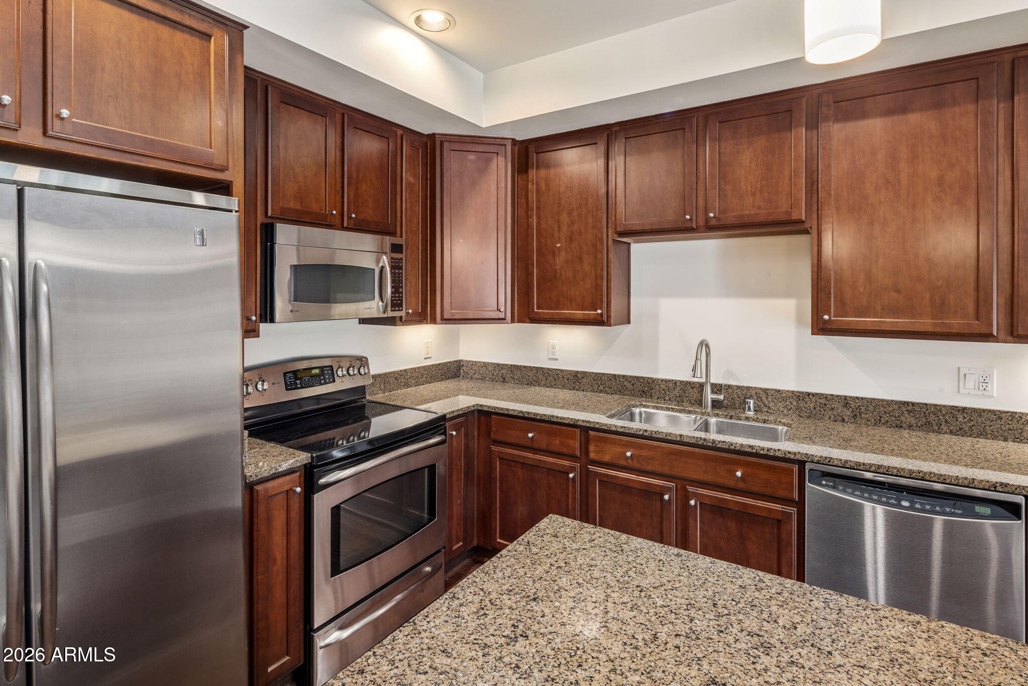 525 W LAKESIDE Drive 141