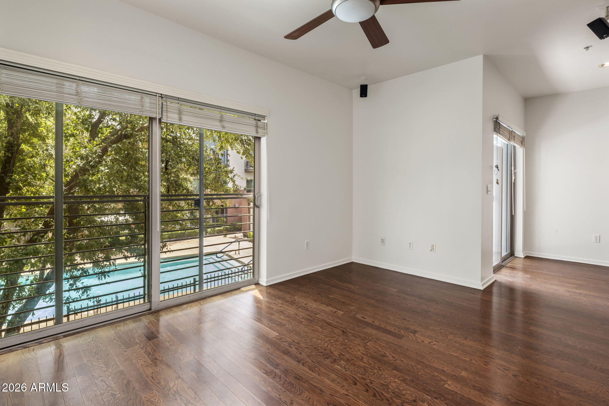 525 W LAKESIDE Drive 141