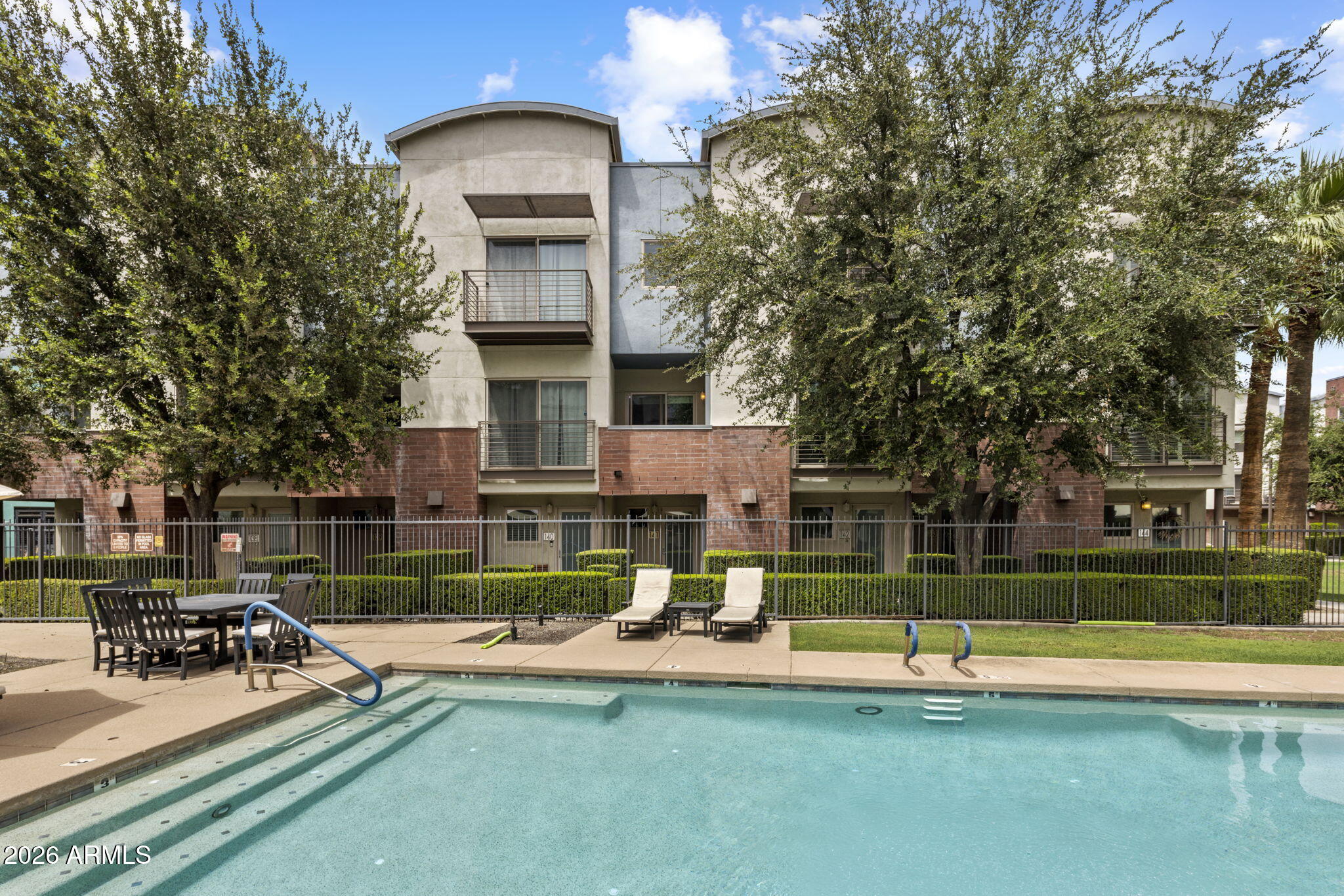 525 W LAKESIDE Drive 141