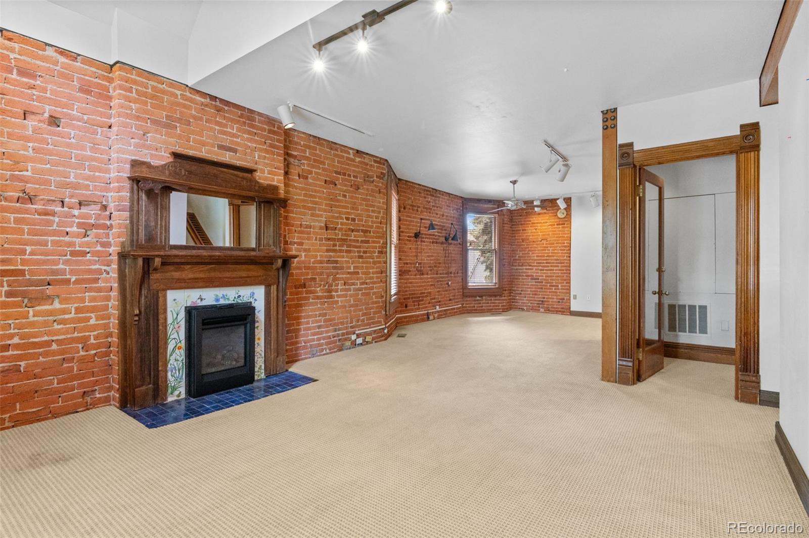 1629 N Downing Street