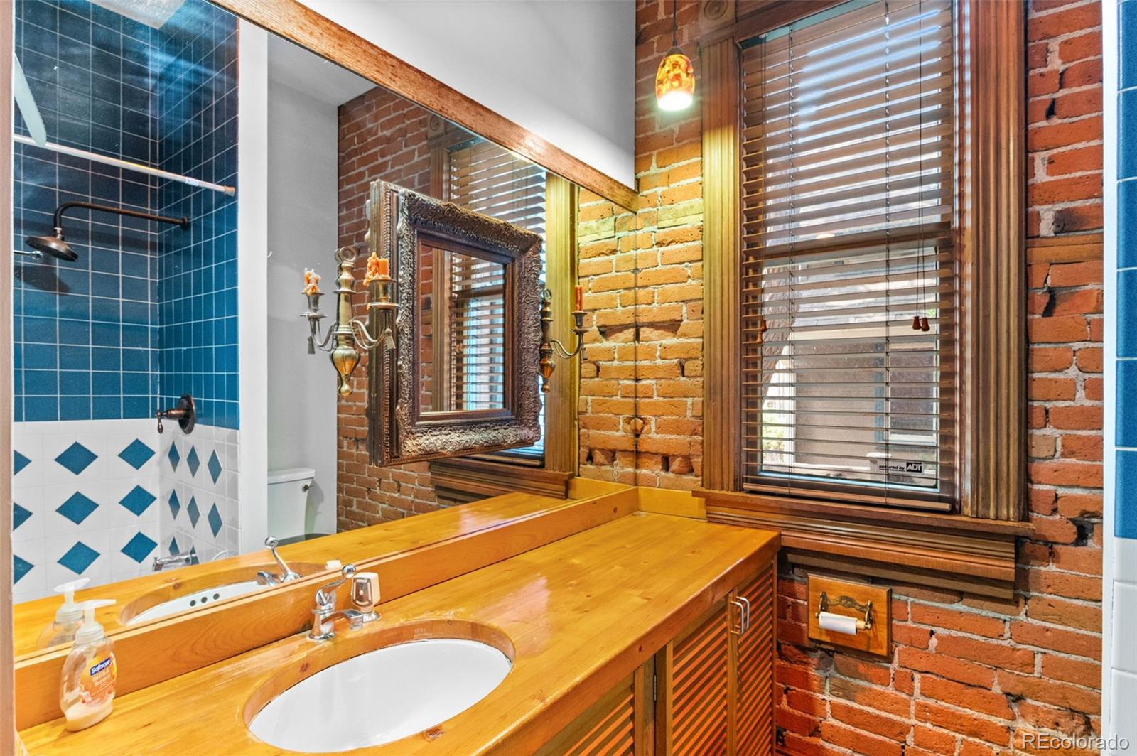 1629 N Downing Street