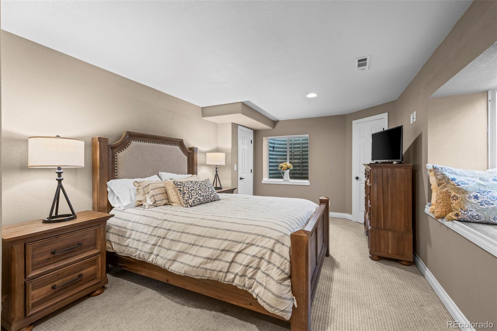 5565 Southwind Circle