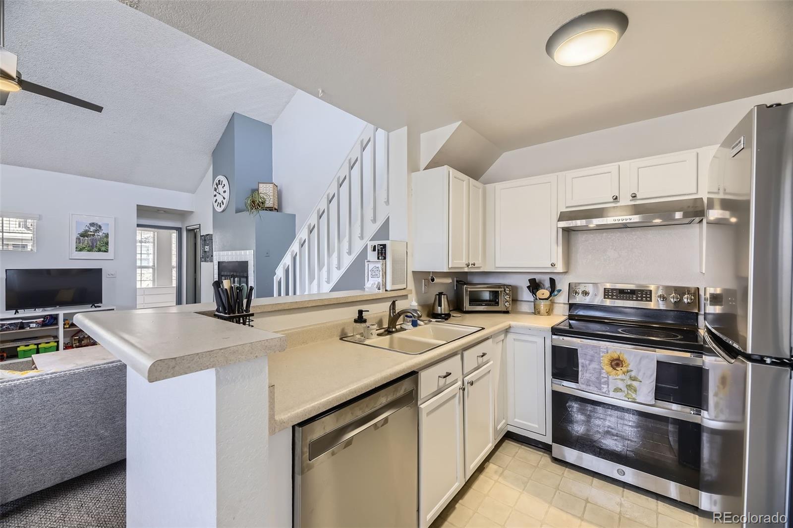 3010 W Prentice Avenue Unit: J