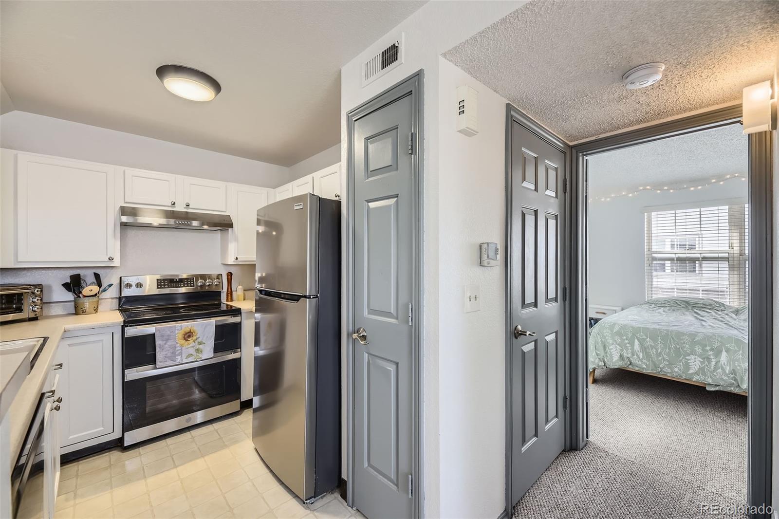 3010 W Prentice Avenue Unit: J