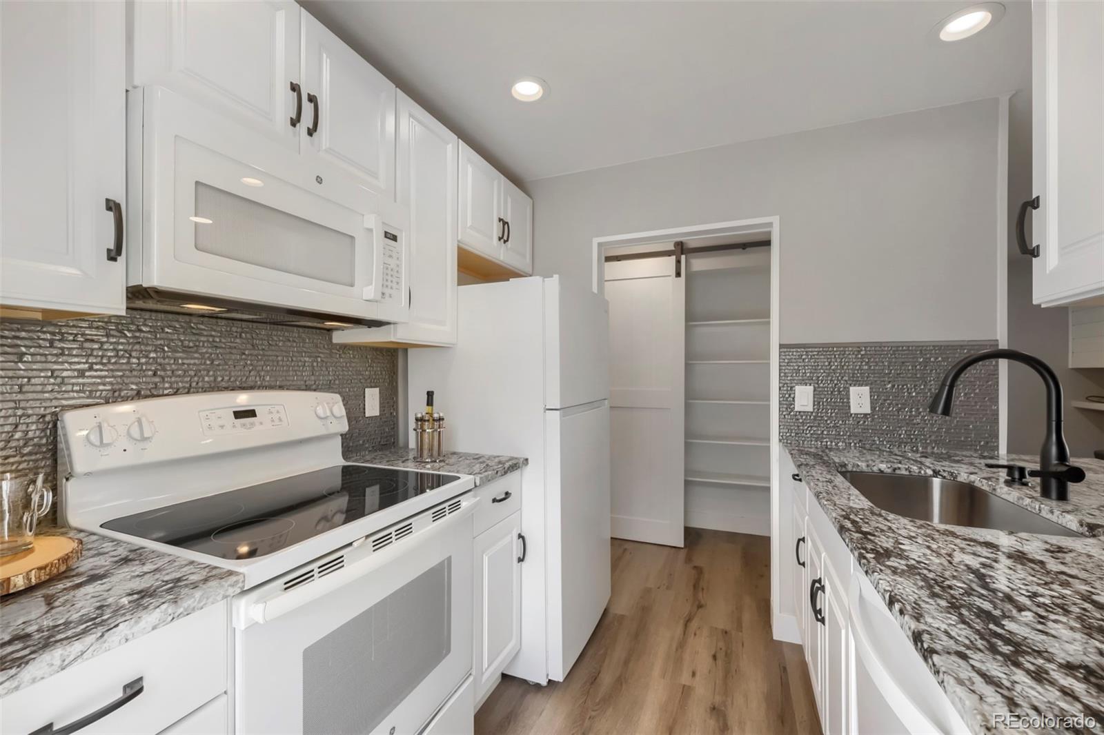 532 Oakwood Drive Unit: B101