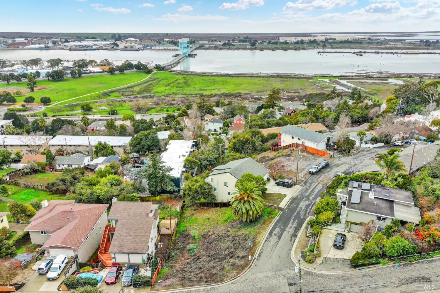 100 W Baxter St