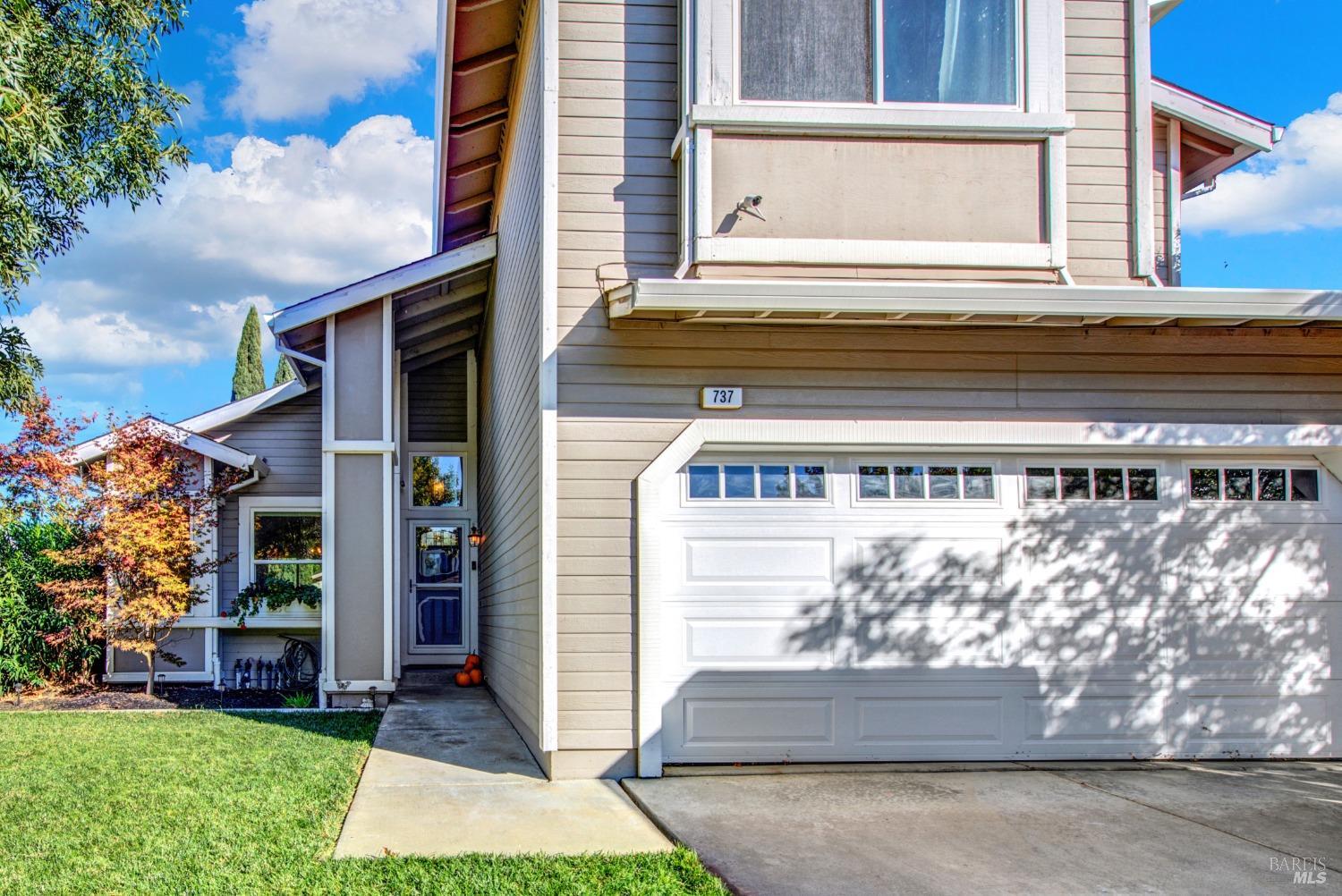 737 Greenhaven Dr