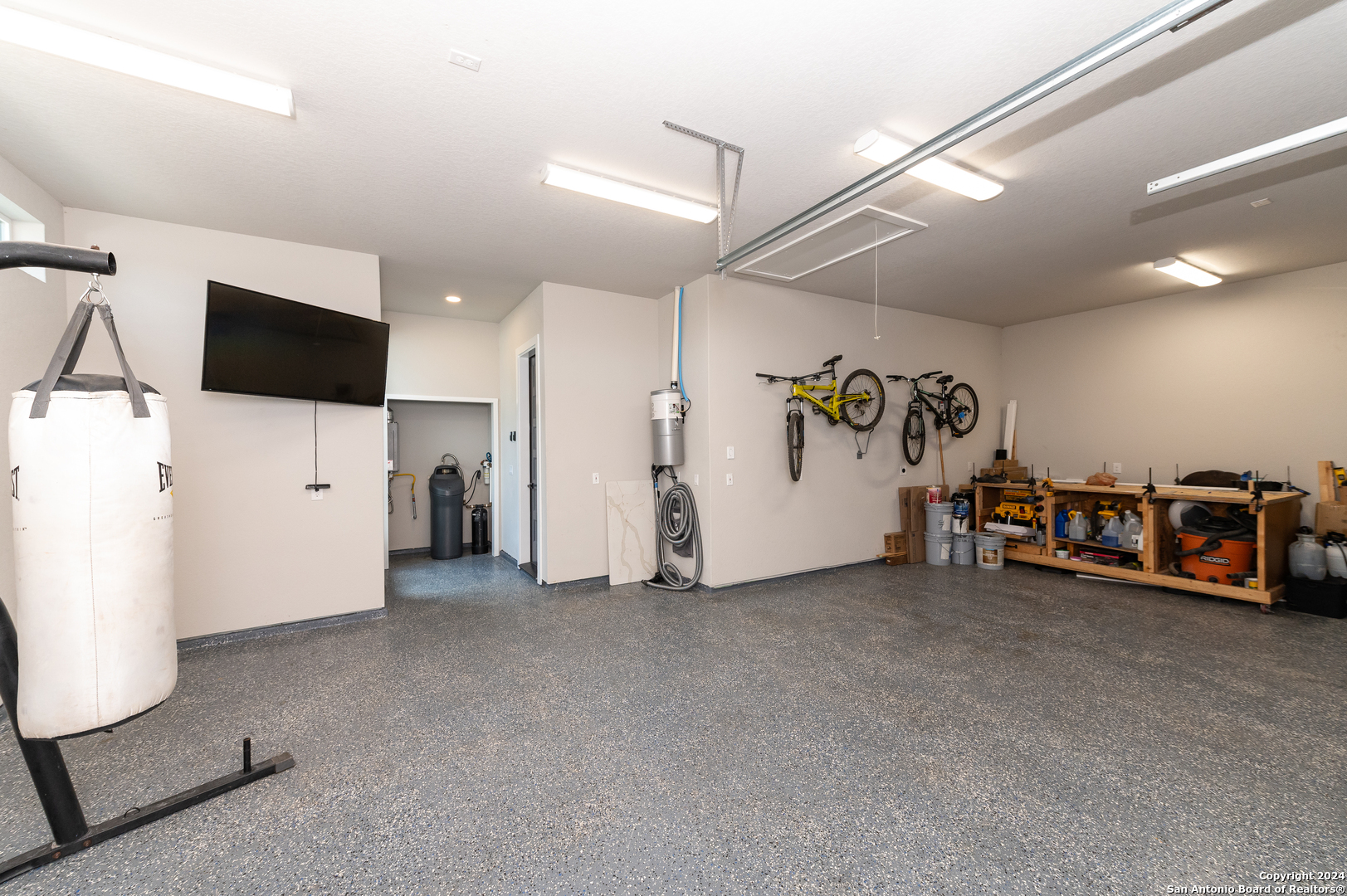 958 MAXIMINO RIDGE RD