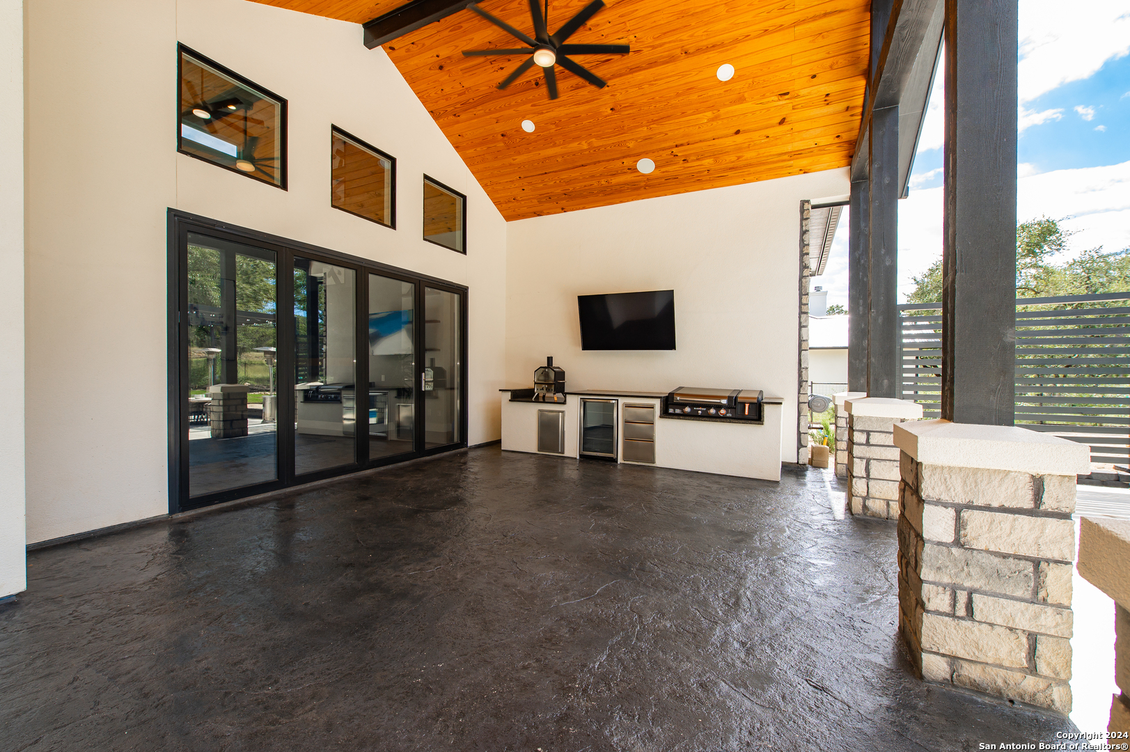 958 MAXIMINO RIDGE RD