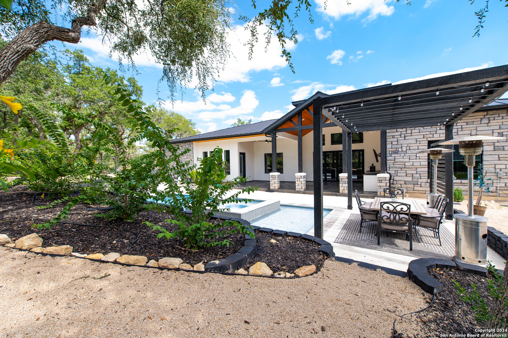 958 MAXIMINO RIDGE RD