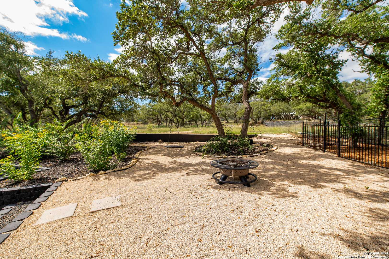 958 MAXIMINO RIDGE RD