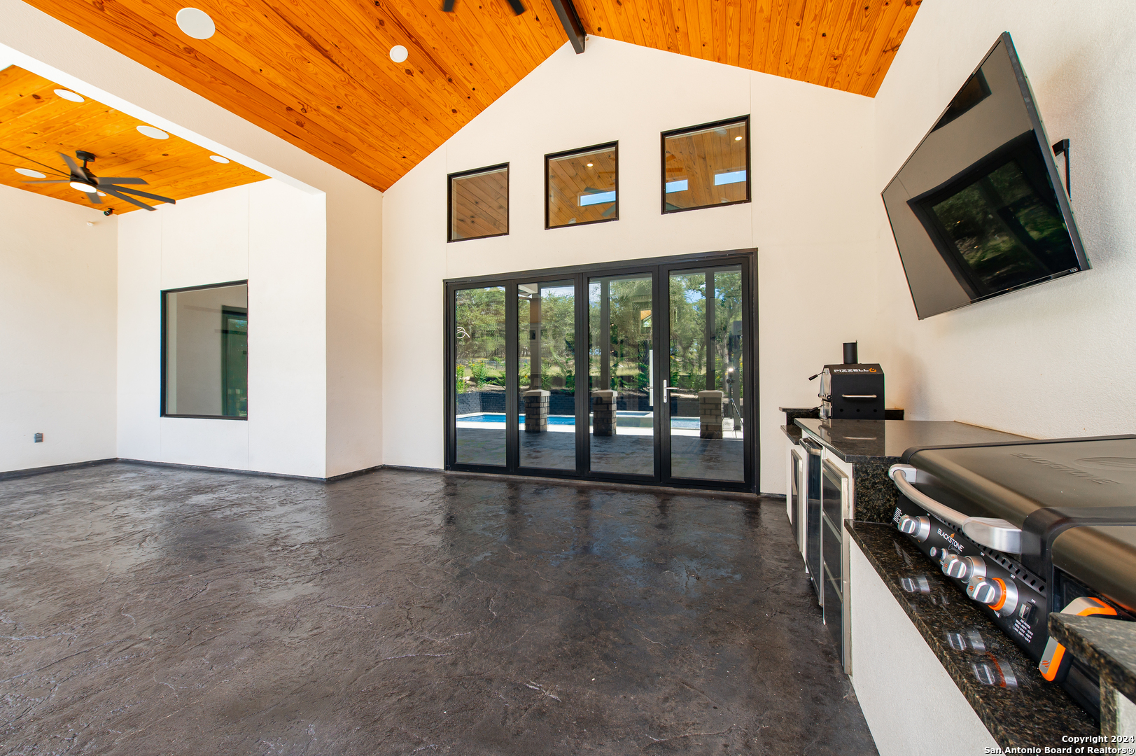 958 MAXIMINO RIDGE RD