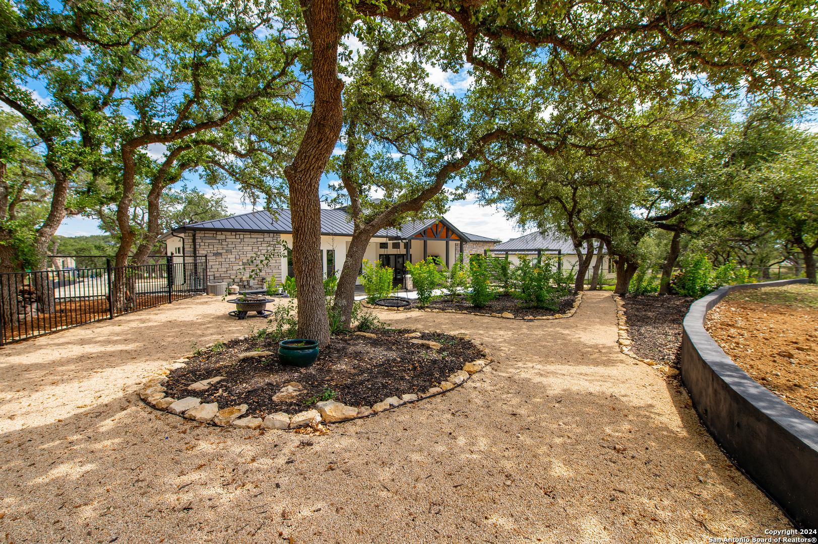 958 MAXIMINO RIDGE RD