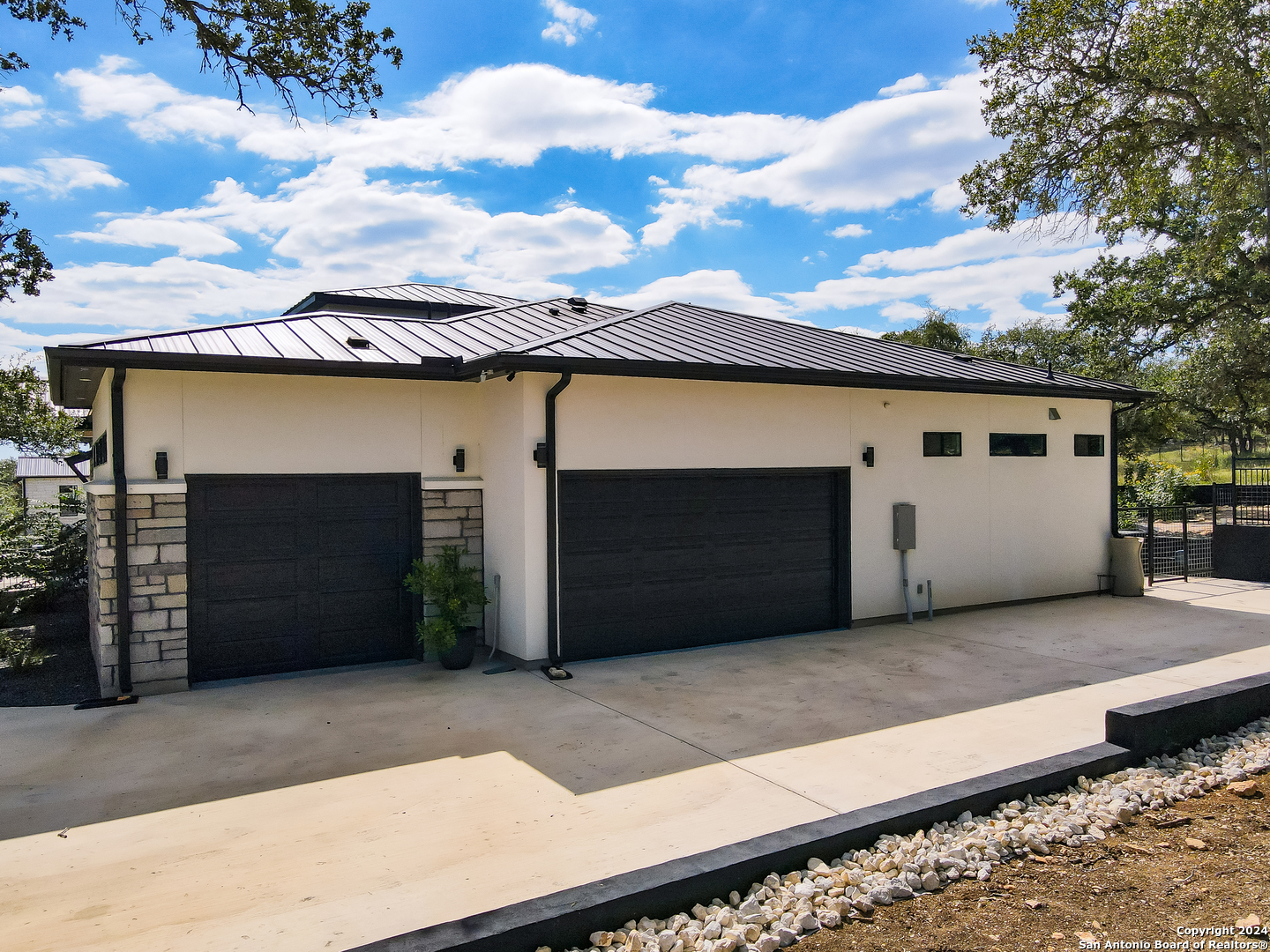 958 MAXIMINO RIDGE RD