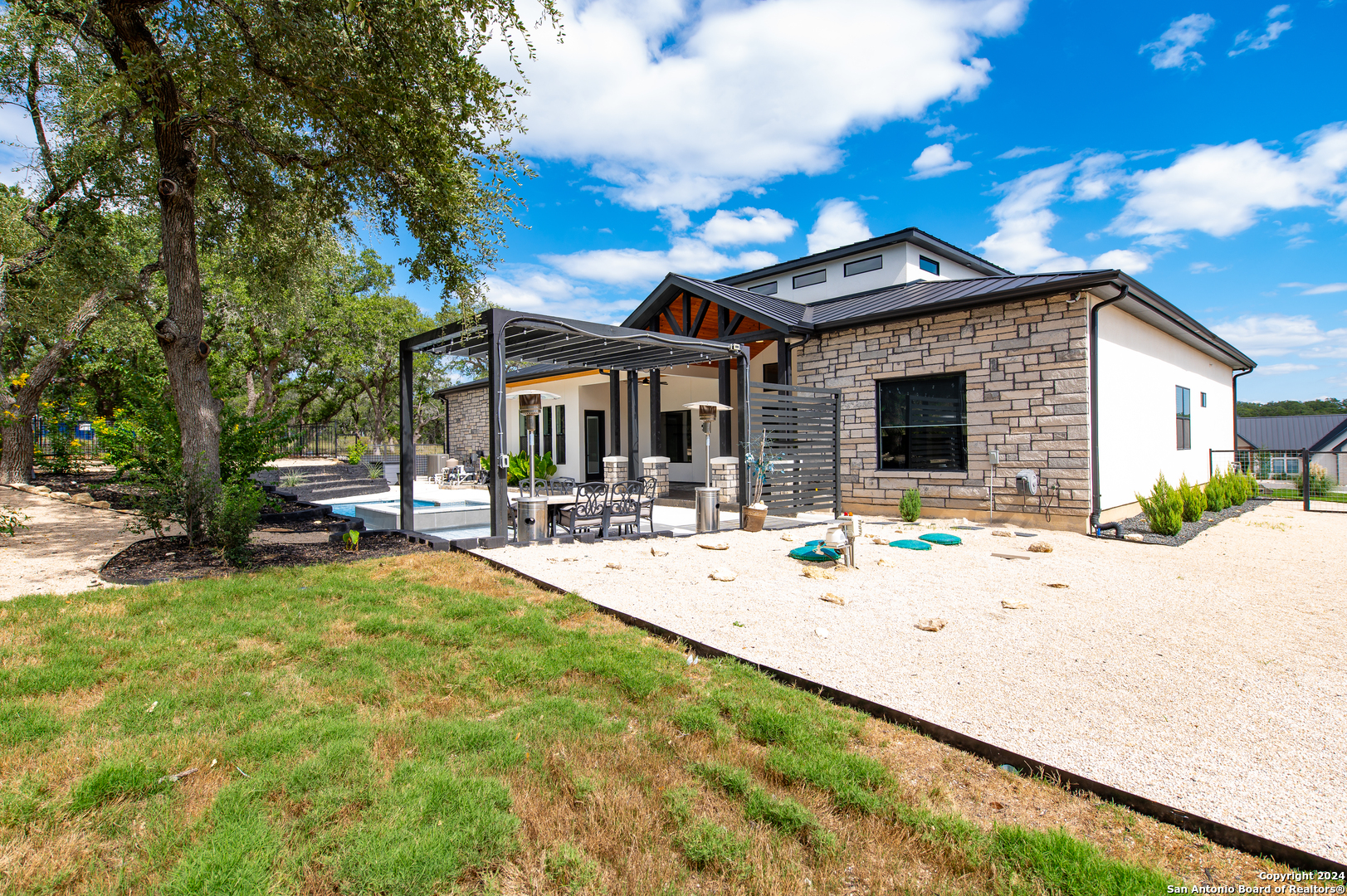 958 MAXIMINO RIDGE RD