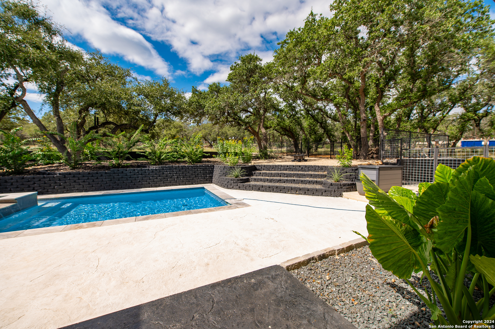 958 MAXIMINO RIDGE RD