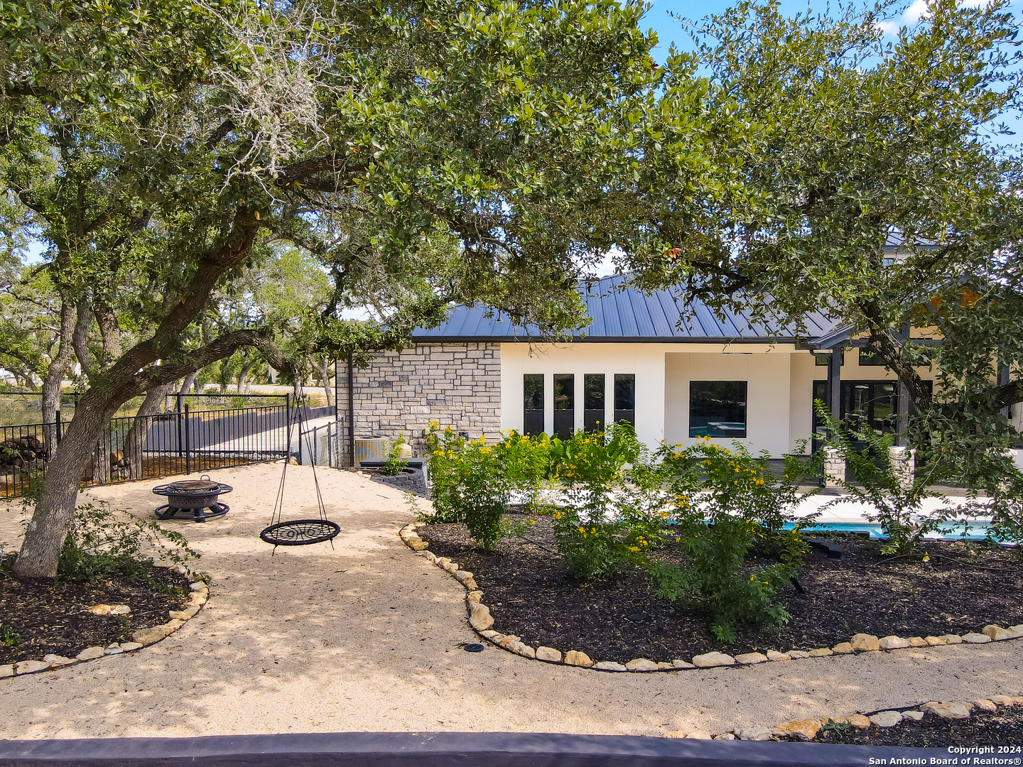 958 MAXIMINO RIDGE RD